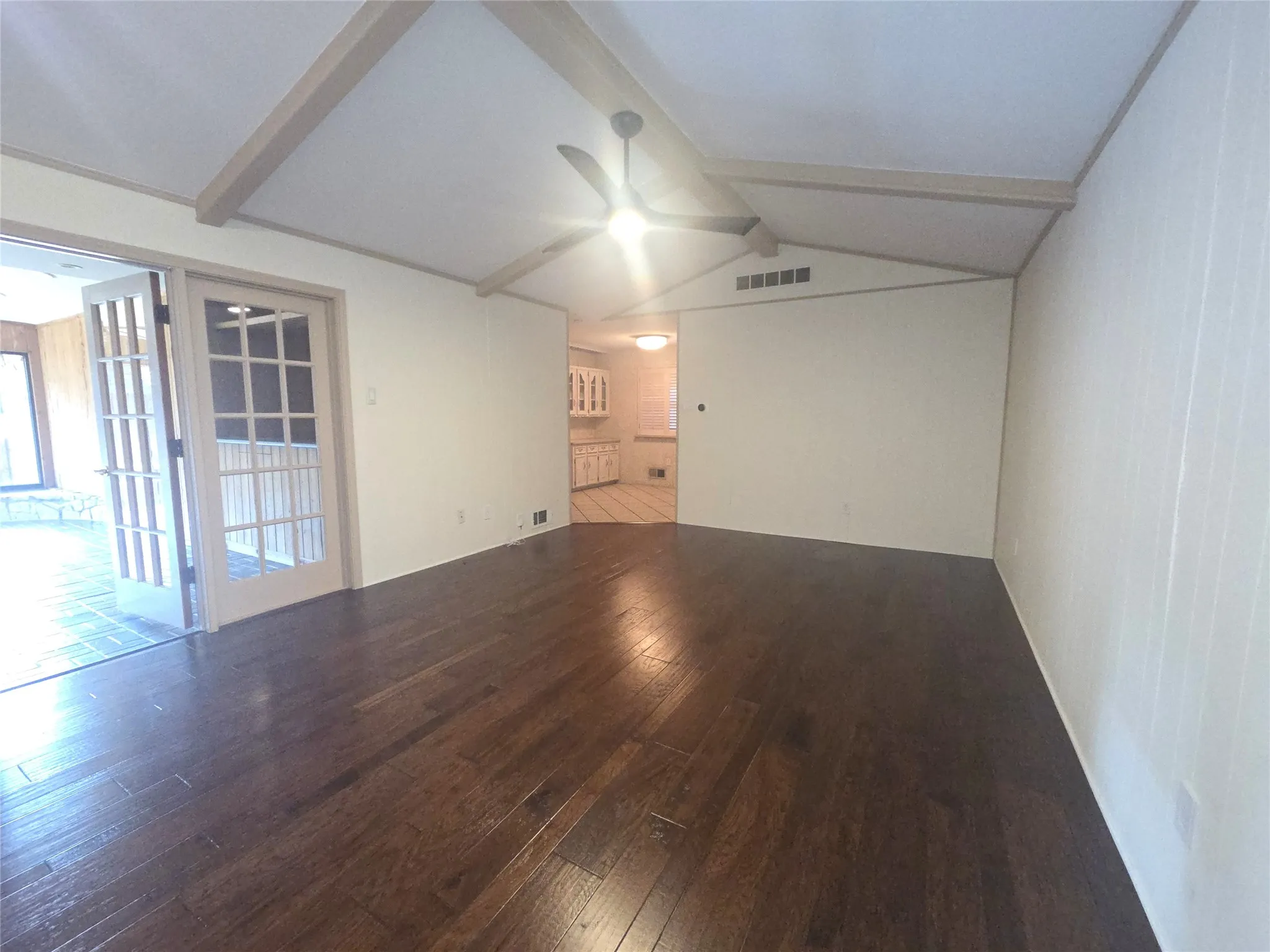 Single Family Residence For Rent in Dallas County , 9334 Hunters Creek Drive, Dallas, Texas 75243, 3 Bedroom, 2 Bathroom, 2 Garage spaces, 2,230 Sqft, built in 1969, mls#21348076, Real Estate Agent in Dallas, Homes For Rent in Dallas county, Homes For Rent in Dallas, Realtor in Dallas Texas, Real Estate Brokerage Independent Realty Texas, Luminita Cordes Realtor