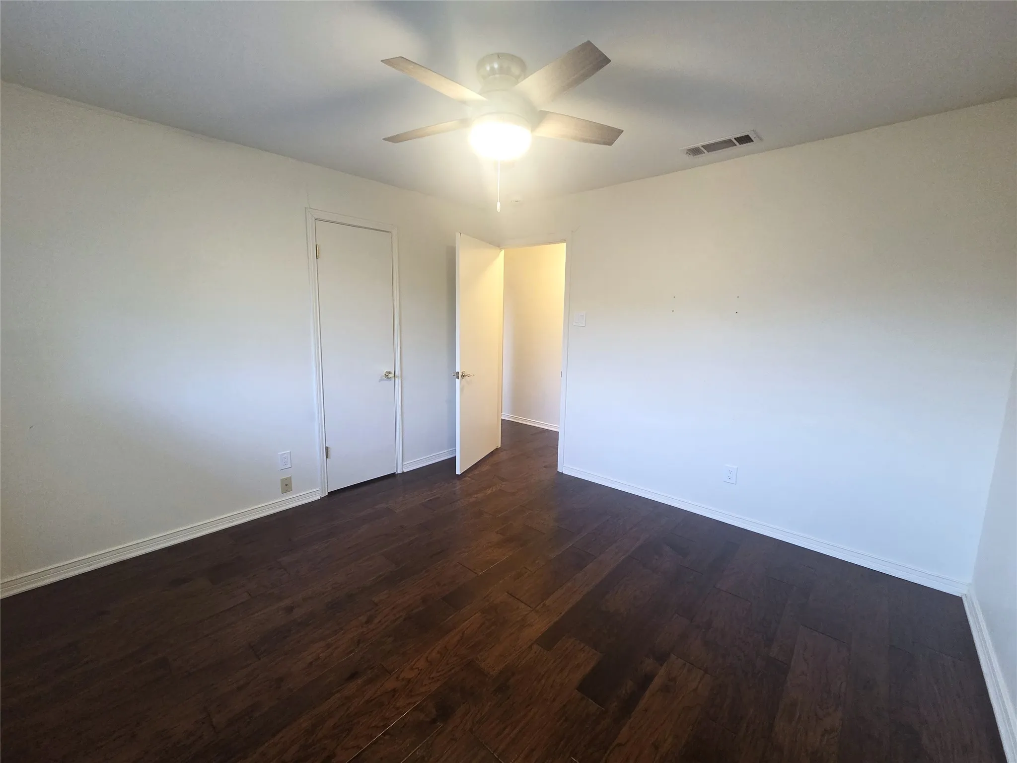 Single Family Residence For Rent in Dallas County , 9334 Hunters Creek Drive, Dallas, Texas 75243, 3 Bedroom, 2 Bathroom, 2 Garage spaces, 2,230 Sqft, built in 1969, mls#21348076, Real Estate Agent in Dallas, Homes For Rent in Dallas county, Homes For Rent in Dallas, Realtor in Dallas Texas, Real Estate Brokerage Independent Realty Texas, Luminita Cordes Realtor