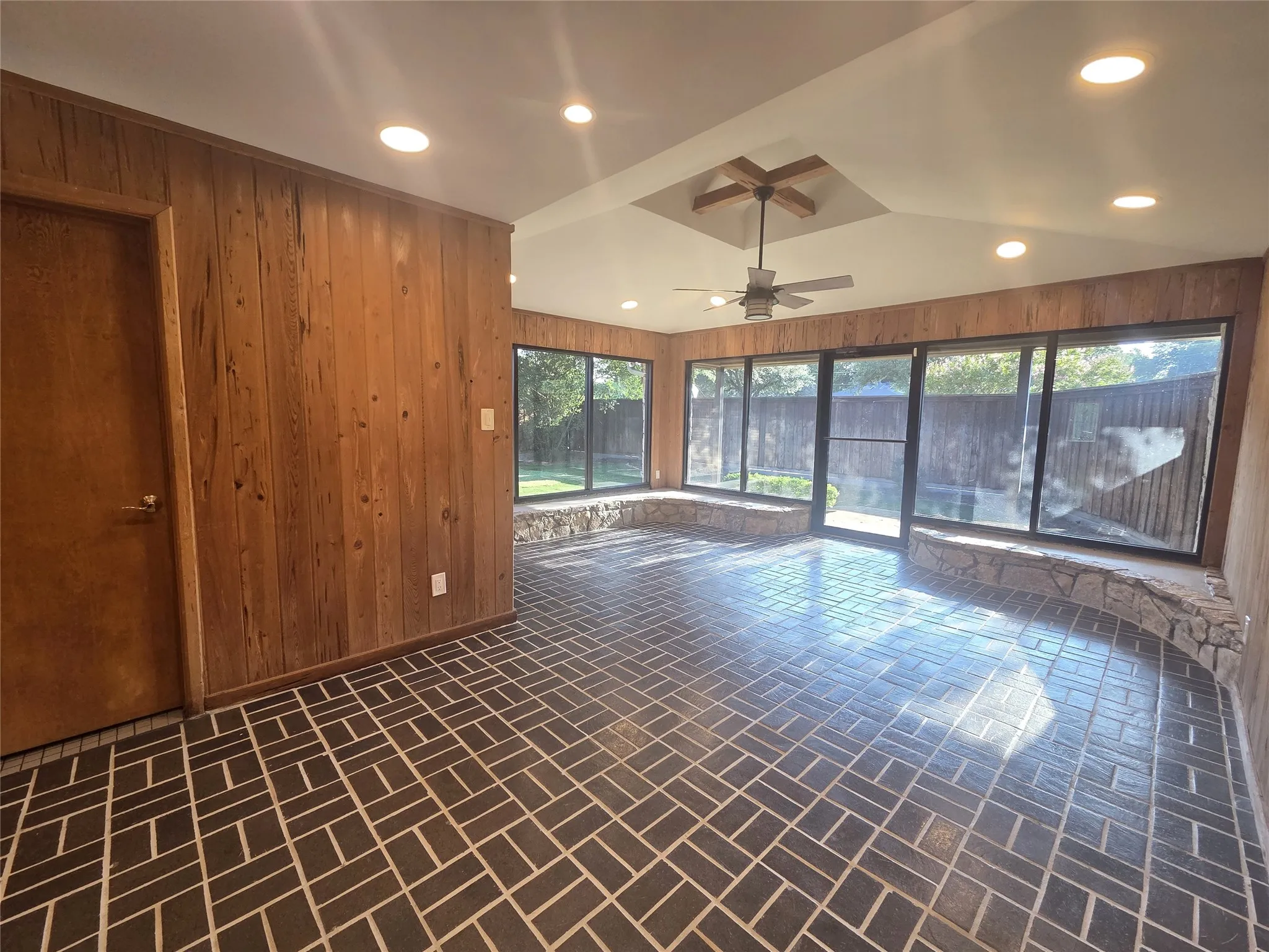Single Family Residence For Rent in Dallas County , 9334 Hunters Creek Drive, Dallas, Texas 75243, 3 Bedroom, 2 Bathroom, 2 Garage spaces, 2,230 Sqft, built in 1969, mls#21348076, Real Estate Agent in Dallas, Homes For Rent in Dallas county, Homes For Rent in Dallas, Realtor in Dallas Texas, Real Estate Brokerage Independent Realty Texas, Luminita Cordes Realtor