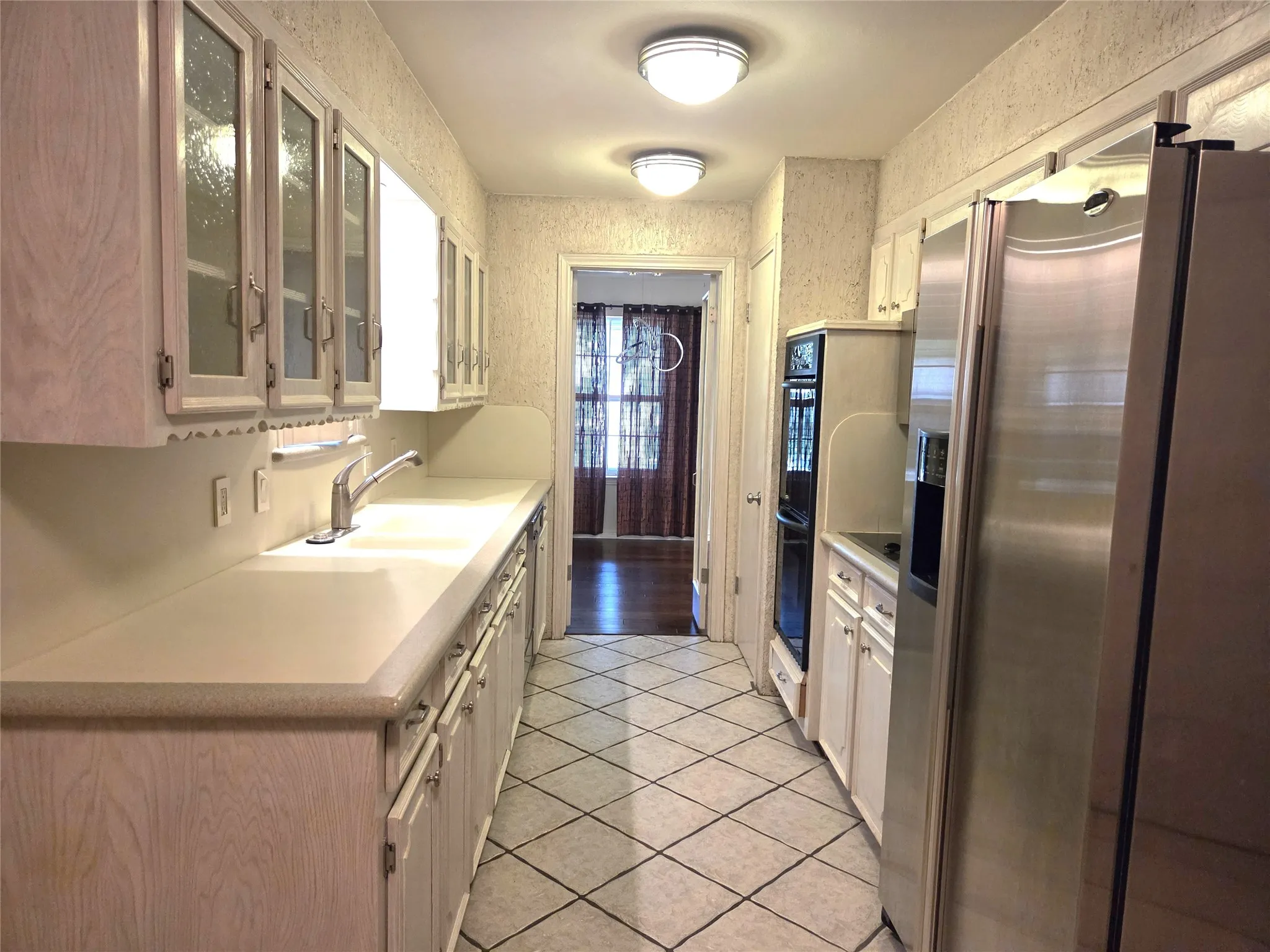 Single Family Residence For Rent in Dallas County , 9334 Hunters Creek Drive, Dallas, Texas 75243, 3 Bedroom, 2 Bathroom, 2 Garage spaces, 2,230 Sqft, built in 1969, mls#21348076, Real Estate Agent in Dallas, Homes For Rent in Dallas county, Homes For Rent in Dallas, Realtor in Dallas Texas, Real Estate Brokerage Independent Realty Texas, Luminita Cordes Realtor
