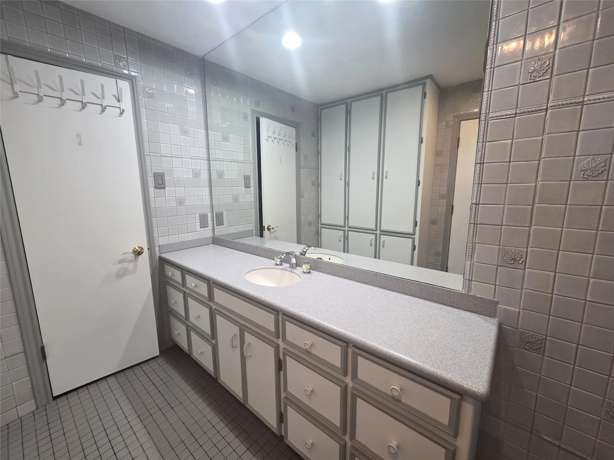 Single Family Residence For Rent in Dallas County , 9334 Hunters Creek Drive, Dallas, Texas 75243, 3 Bedroom, 2 Bathroom, 2 Garage spaces, 2,230 Sqft, built in 1969, mls#21348076, Real Estate Agent in Dallas, Homes For Rent in Dallas county, Homes For Rent in Dallas, Realtor in Dallas Texas, Real Estate Brokerage Independent Realty Texas, Luminita Cordes Realtor