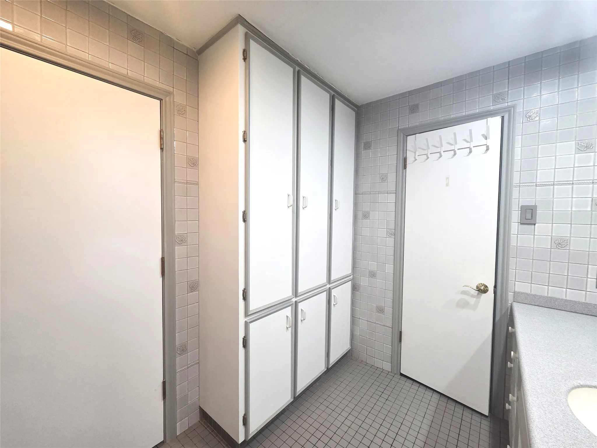 Single Family Residence For Rent in Dallas County , 9334 Hunters Creek Drive, Dallas, Texas 75243, 3 Bedroom, 2 Bathroom, 2 Garage spaces, 2,230 Sqft, built in 1969, mls#21348076, Real Estate Agent in Dallas, Homes For Rent in Dallas county, Homes For Rent in Dallas, Realtor in Dallas Texas, Real Estate Brokerage Independent Realty Texas, Luminita Cordes Realtor