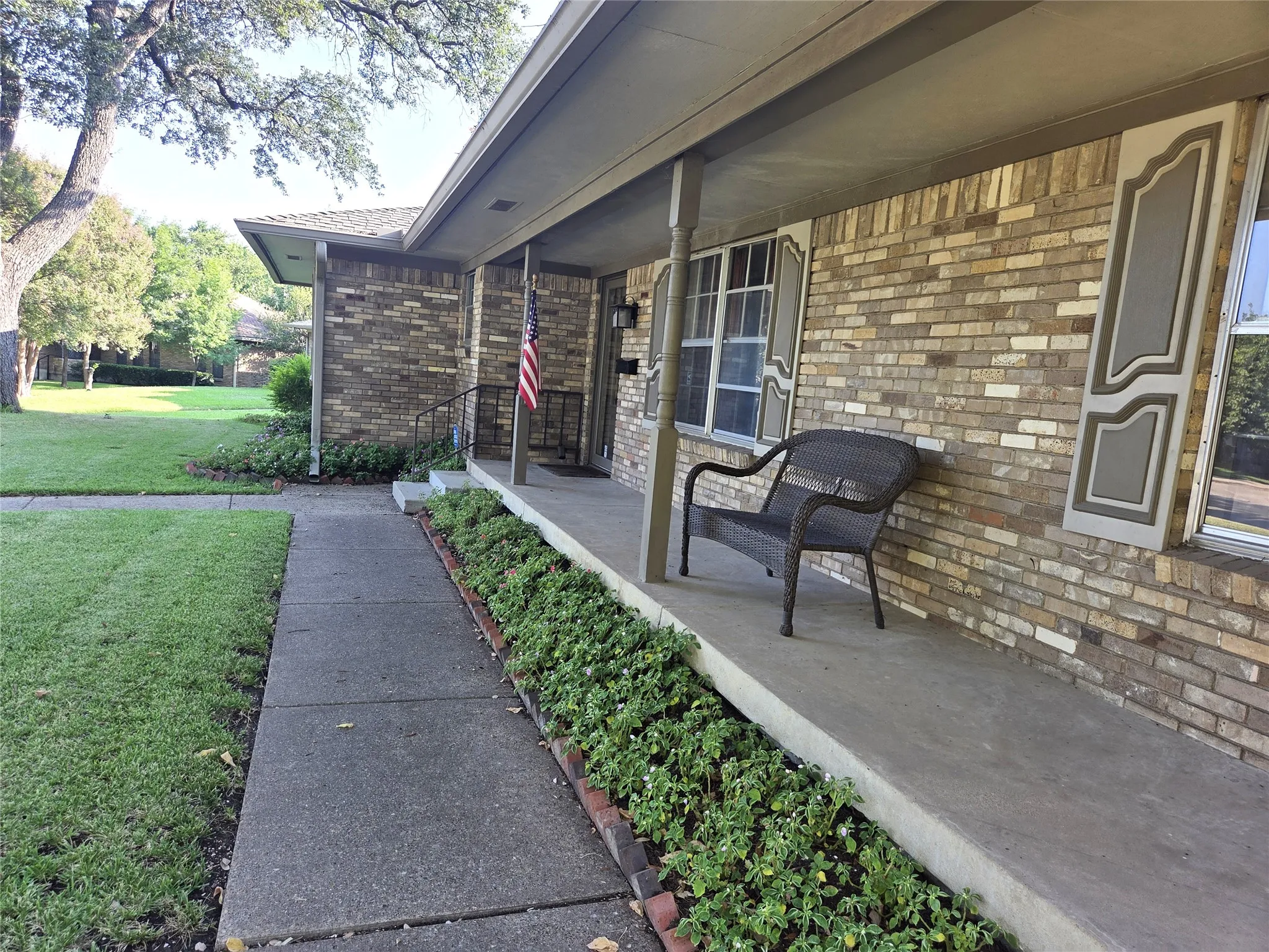 Single Family Residence For Rent in Dallas County , 9334 Hunters Creek Drive, Dallas, Texas 75243, 3 Bedroom, 2 Bathroom, 2 Garage spaces, 2,230 Sqft, built in 1969, mls#21348076, Real Estate Agent in Dallas, Homes For Rent in Dallas county, Homes For Rent in Dallas, Realtor in Dallas Texas, Real Estate Brokerage Independent Realty Texas, Luminita Cordes Realtor