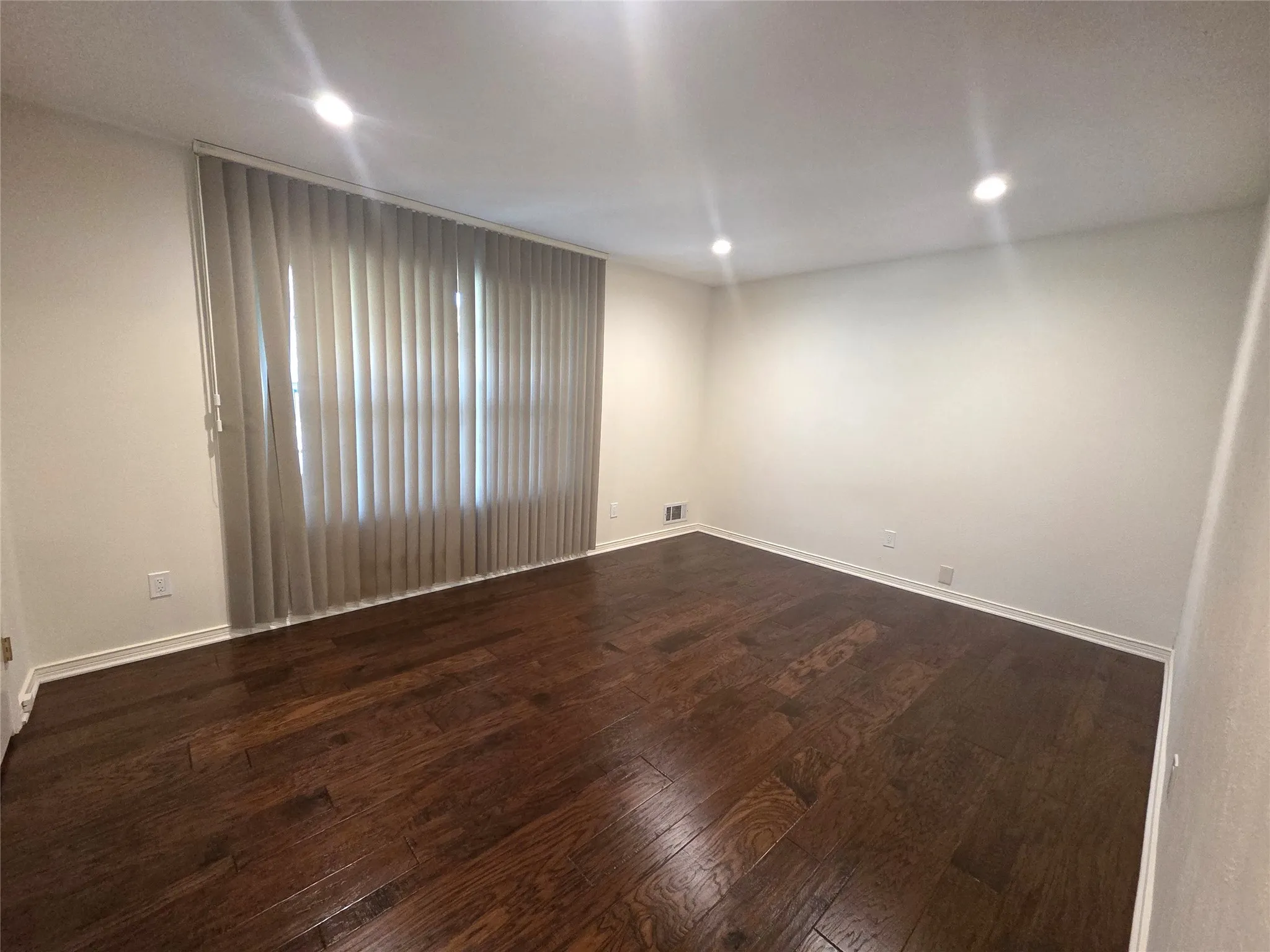 Single Family Residence For Rent in Dallas County , 9334 Hunters Creek Drive, Dallas, Texas 75243, 3 Bedroom, 2 Bathroom, 2 Garage spaces, 2,230 Sqft, built in 1969, mls#21348076, Real Estate Agent in Dallas, Homes For Rent in Dallas county, Homes For Rent in Dallas, Realtor in Dallas Texas, Real Estate Brokerage Independent Realty Texas, Luminita Cordes Realtor