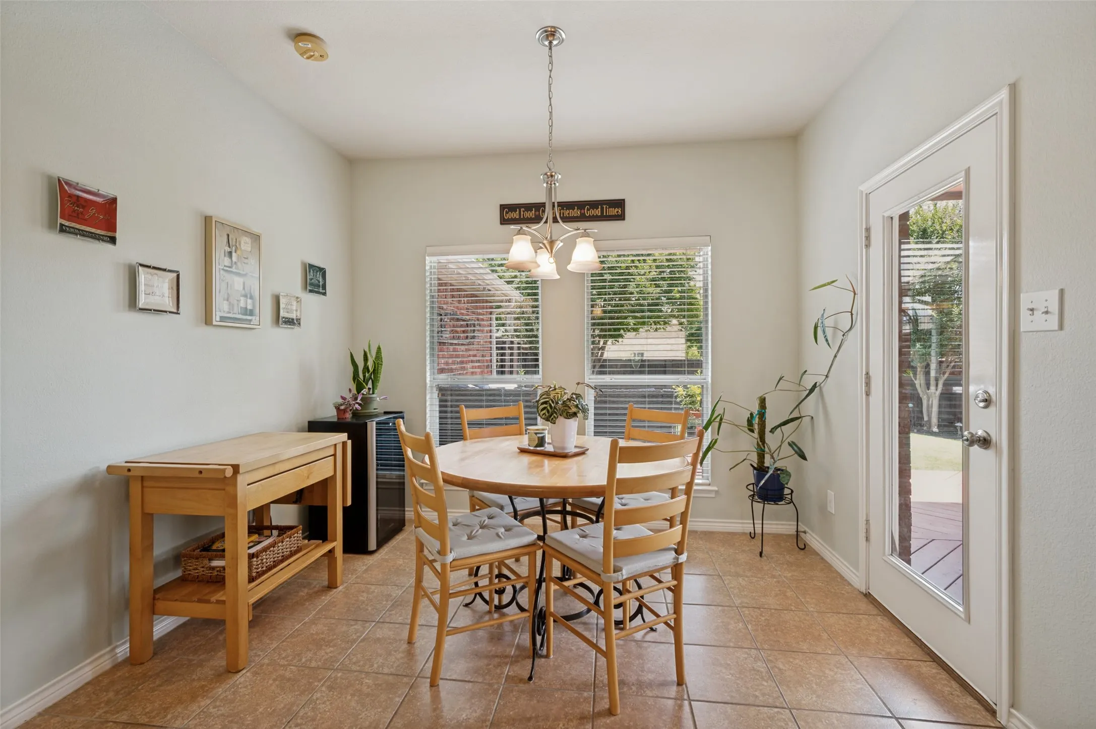 Breakfast room overlooking the backyard!