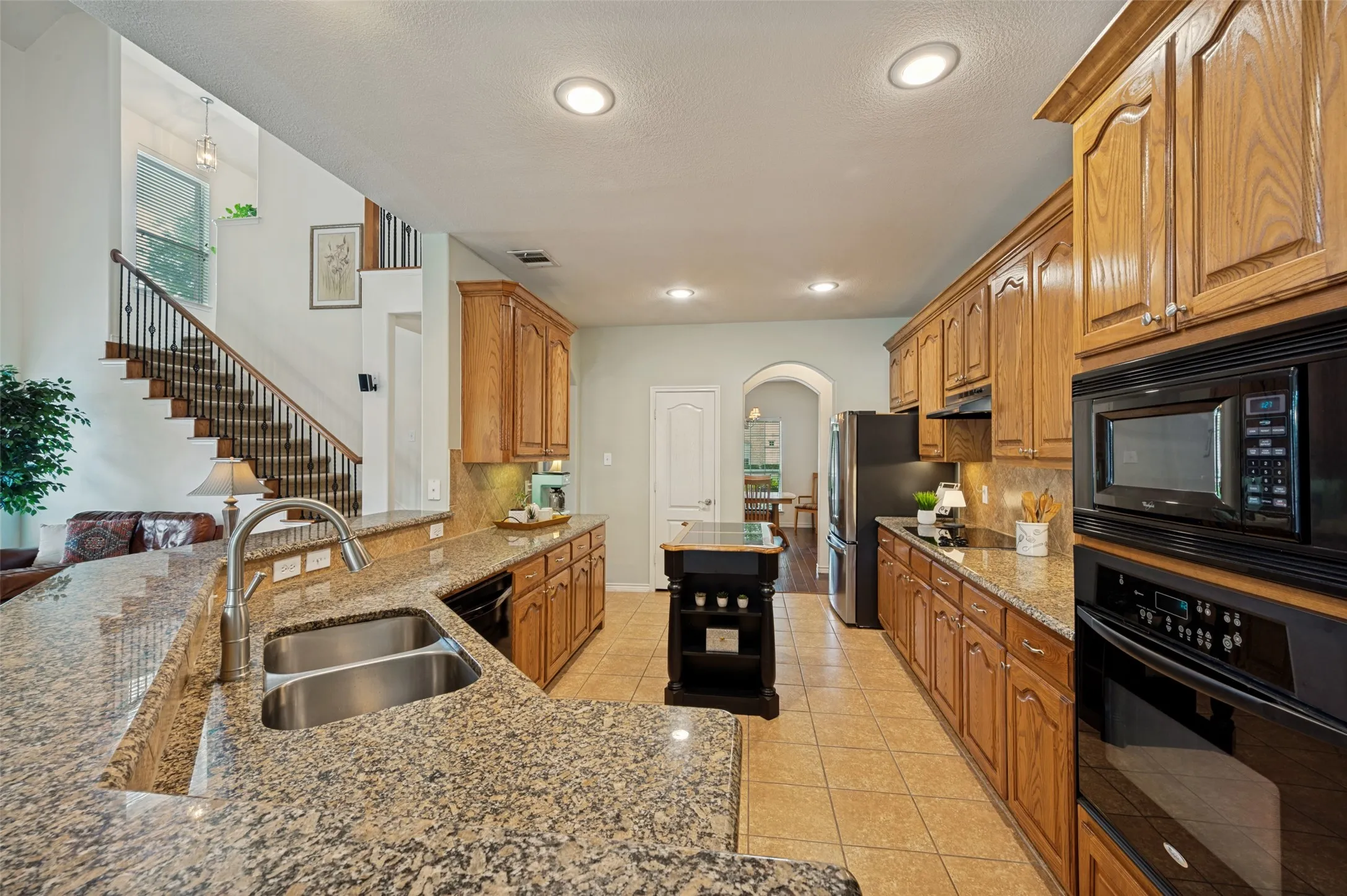 Open floorplan with a lots of counter space!