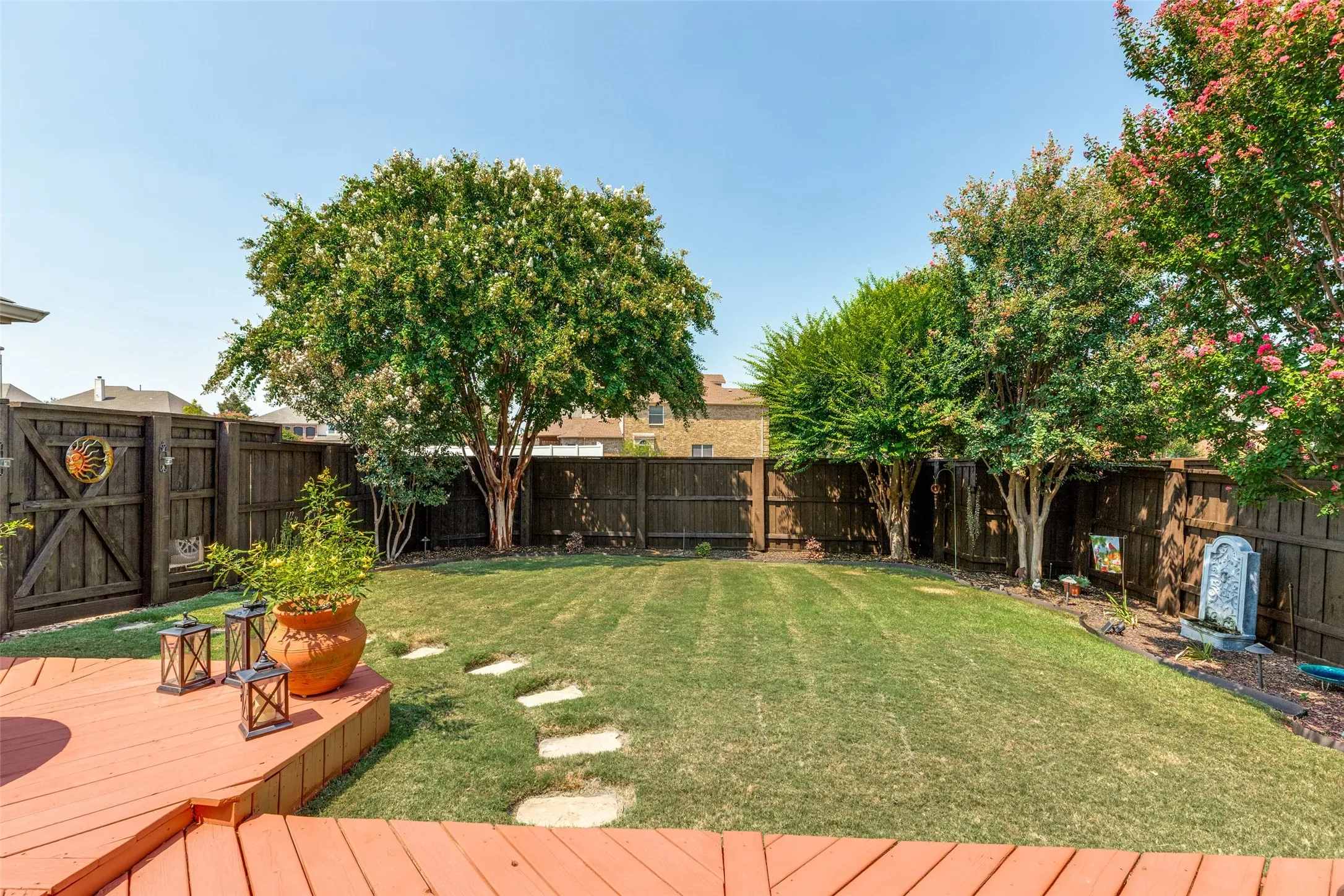 Beautiful backyard backing to a trail! No neighbors behind!