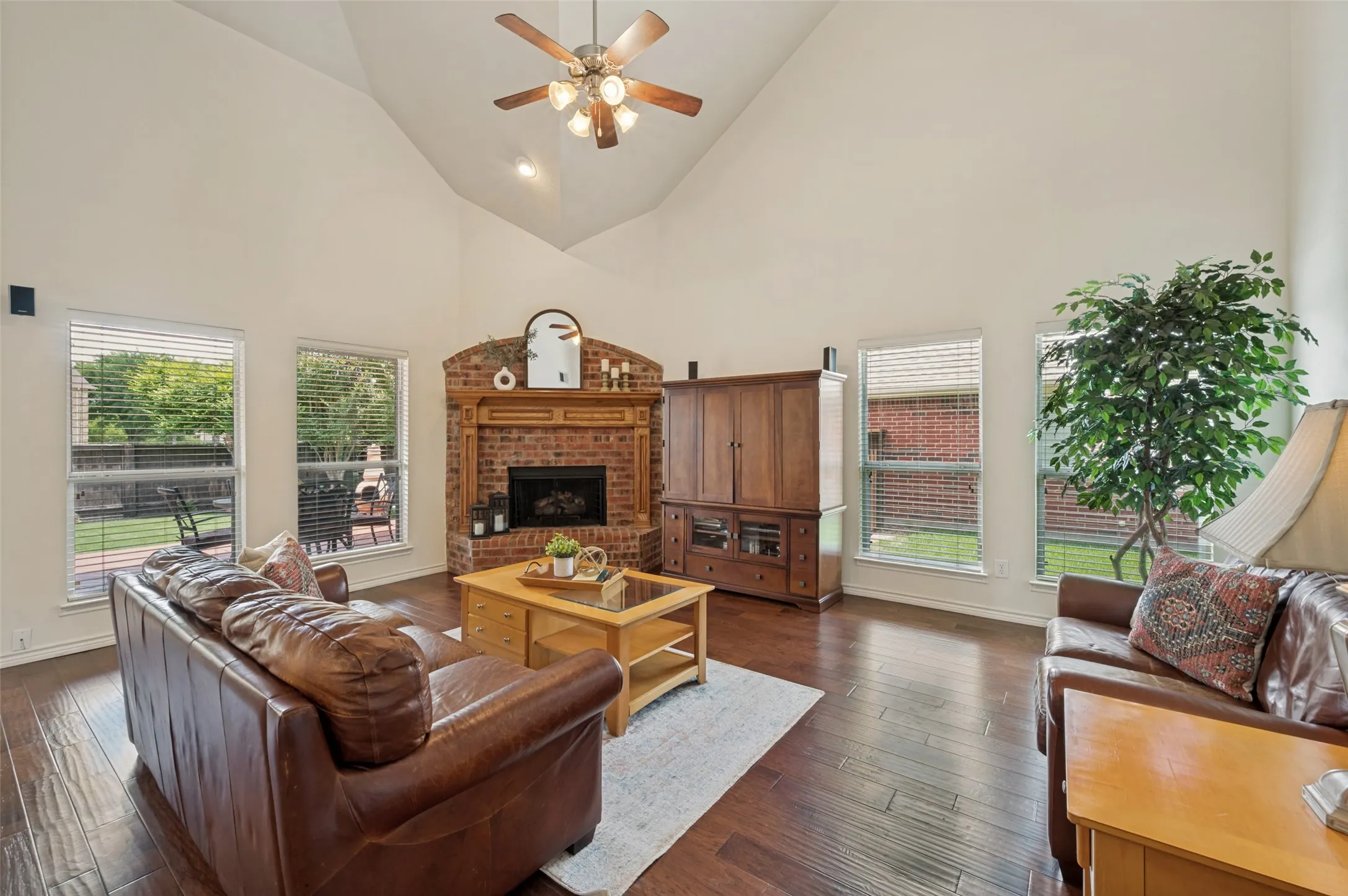 Gorgeous hardwoods and vaulted ceilings!