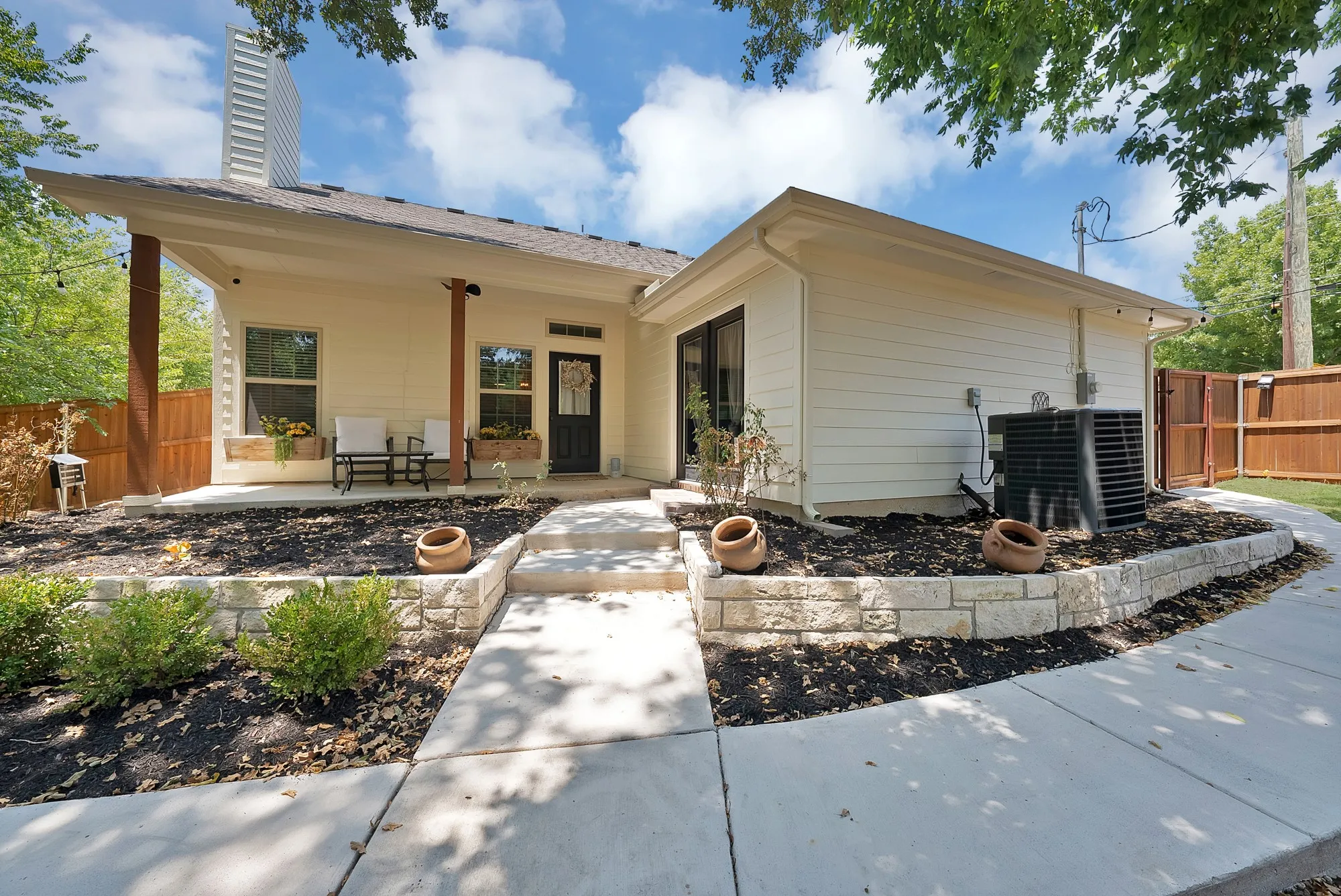 Single Family Residence For Sale in Parker County , 1216 N Elm Street, Weatherford, Texas 76086, 3 Bedroom, 2 Bathroom, 2 Garage spaces, 1,648 Sqft, built in 2018, mls#21351976, Real Estate Agent in Weatherford, Homes For Sale in Parker county, Homes For Sale in Weatherford, Realtor in Weatherford Texas, Real Estate Brokerage Independent Realty Texas, Luminita Cordes Realtor