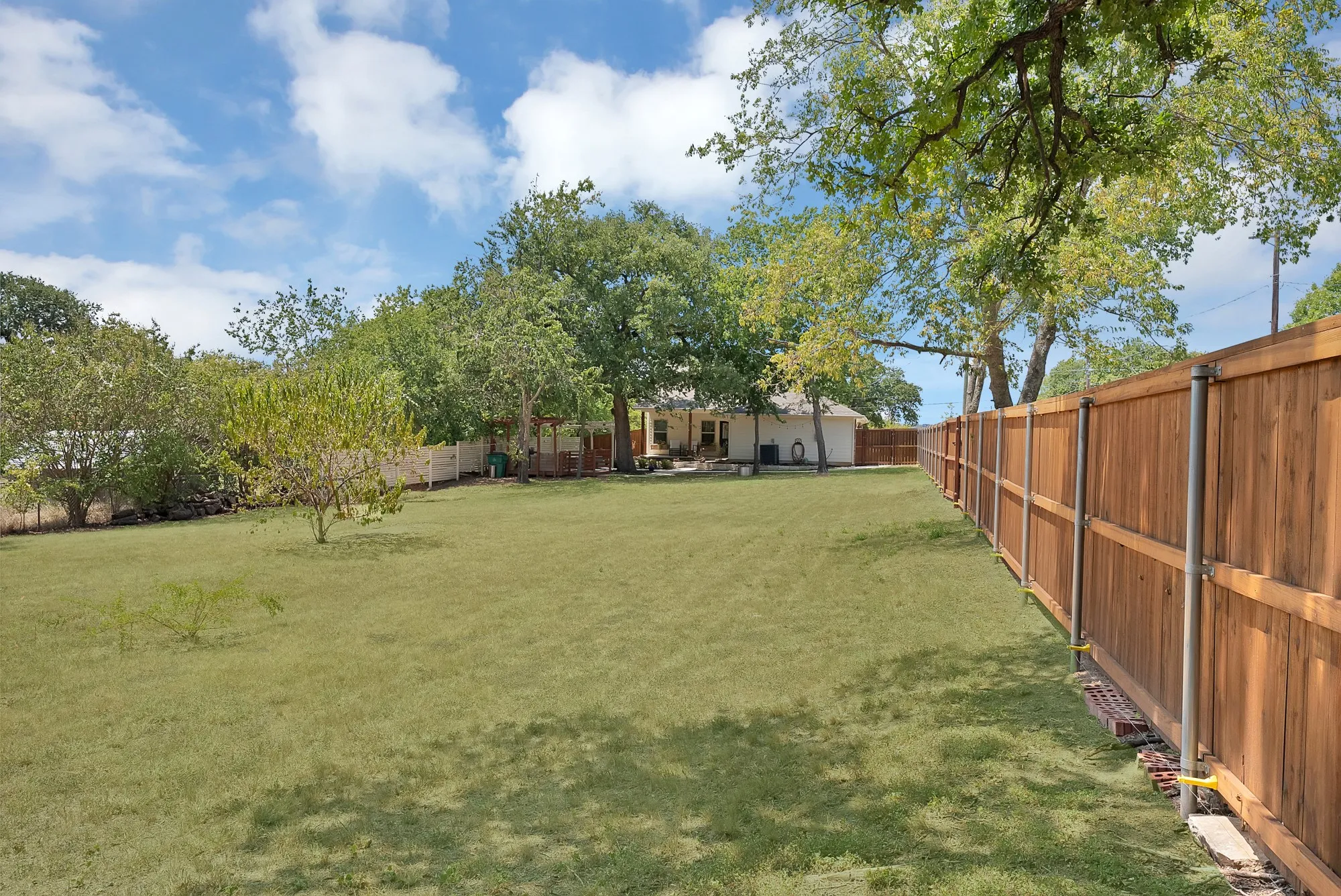 Single Family Residence For Sale in Parker County , 1216 N Elm Street, Weatherford, Texas 76086, 3 Bedroom, 2 Bathroom, 2 Garage spaces, 1,648 Sqft, built in 2018, mls#21351976, Real Estate Agent in Weatherford, Homes For Sale in Parker county, Homes For Sale in Weatherford, Realtor in Weatherford Texas, Real Estate Brokerage Independent Realty Texas, Luminita Cordes Realtor