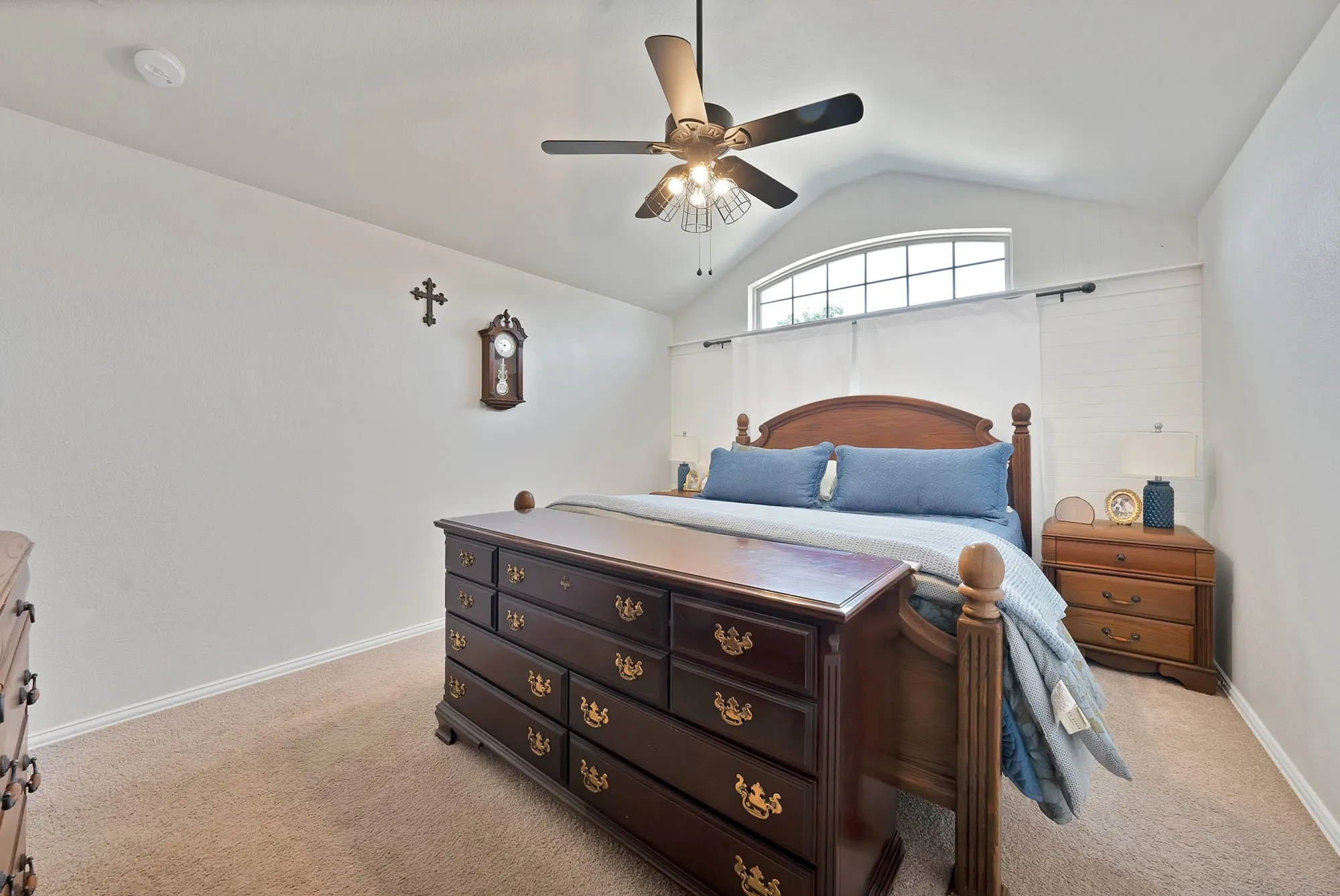 Single Family Residence For Sale in Parker County , 1216 N Elm Street, Weatherford, Texas 76086, 3 Bedroom, 2 Bathroom, 2 Garage spaces, 1,648 Sqft, built in 2018, mls#21351976, Real Estate Agent in Weatherford, Homes For Sale in Parker county, Homes For Sale in Weatherford, Realtor in Weatherford Texas, Real Estate Brokerage Independent Realty Texas, Luminita Cordes Realtor