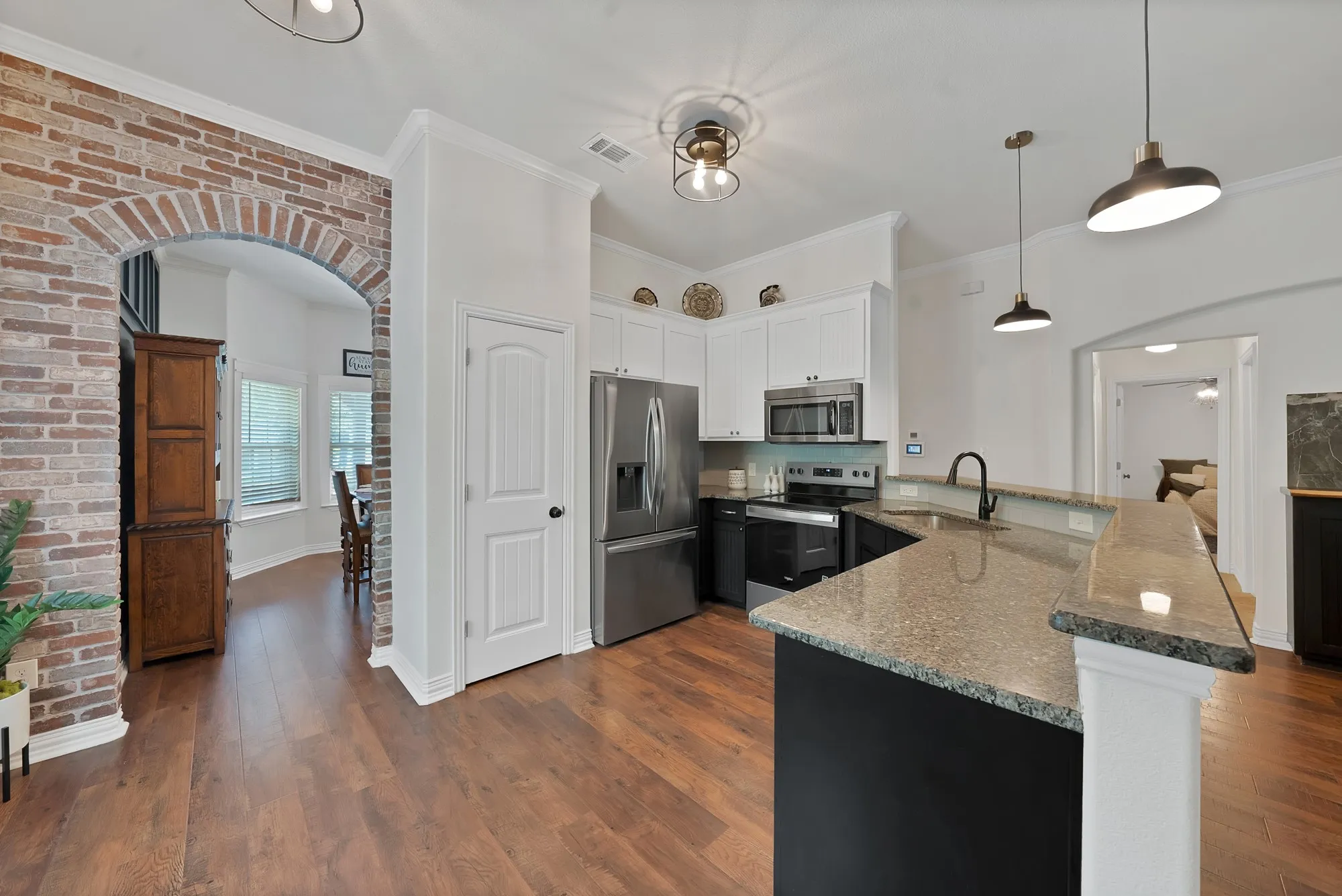 Single Family Residence For Sale in Parker County , 1216 N Elm Street, Weatherford, Texas 76086, 3 Bedroom, 2 Bathroom, 2 Garage spaces, 1,648 Sqft, built in 2018, mls#21351976, Real Estate Agent in Weatherford, Homes For Sale in Parker county, Homes For Sale in Weatherford, Realtor in Weatherford Texas, Real Estate Brokerage Independent Realty Texas, Luminita Cordes Realtor