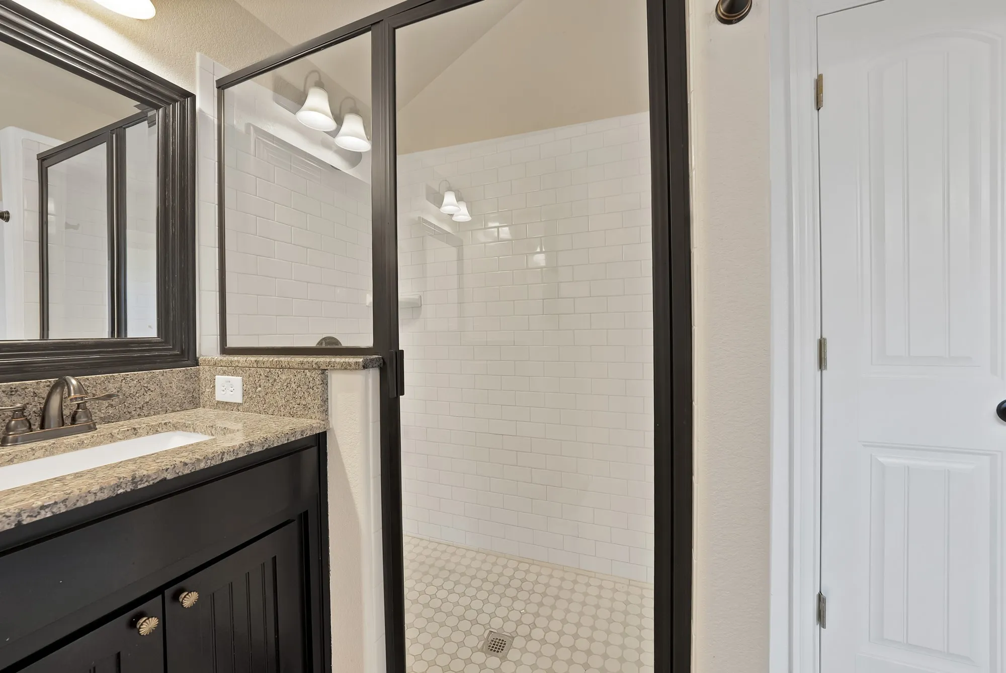 Single Family Residence For Sale in Parker County , 1216 N Elm Street, Weatherford, Texas 76086, 3 Bedroom, 2 Bathroom, 2 Garage spaces, 1,648 Sqft, built in 2018, mls#21351976, Real Estate Agent in Weatherford, Homes For Sale in Parker county, Homes For Sale in Weatherford, Realtor in Weatherford Texas, Real Estate Brokerage Independent Realty Texas, Luminita Cordes Realtor