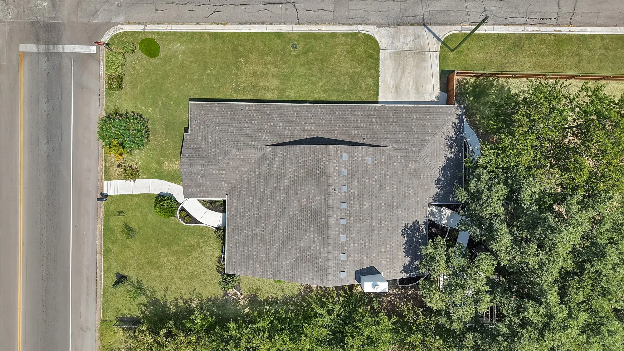 Single Family Residence For Sale in Parker County , 1216 N Elm Street, Weatherford, Texas 76086, 3 Bedroom, 2 Bathroom, 2 Garage spaces, 1,648 Sqft, built in 2018, mls#21351976, Real Estate Agent in Weatherford, Homes For Sale in Parker county, Homes For Sale in Weatherford, Realtor in Weatherford Texas, Real Estate Brokerage Independent Realty Texas, Luminita Cordes Realtor