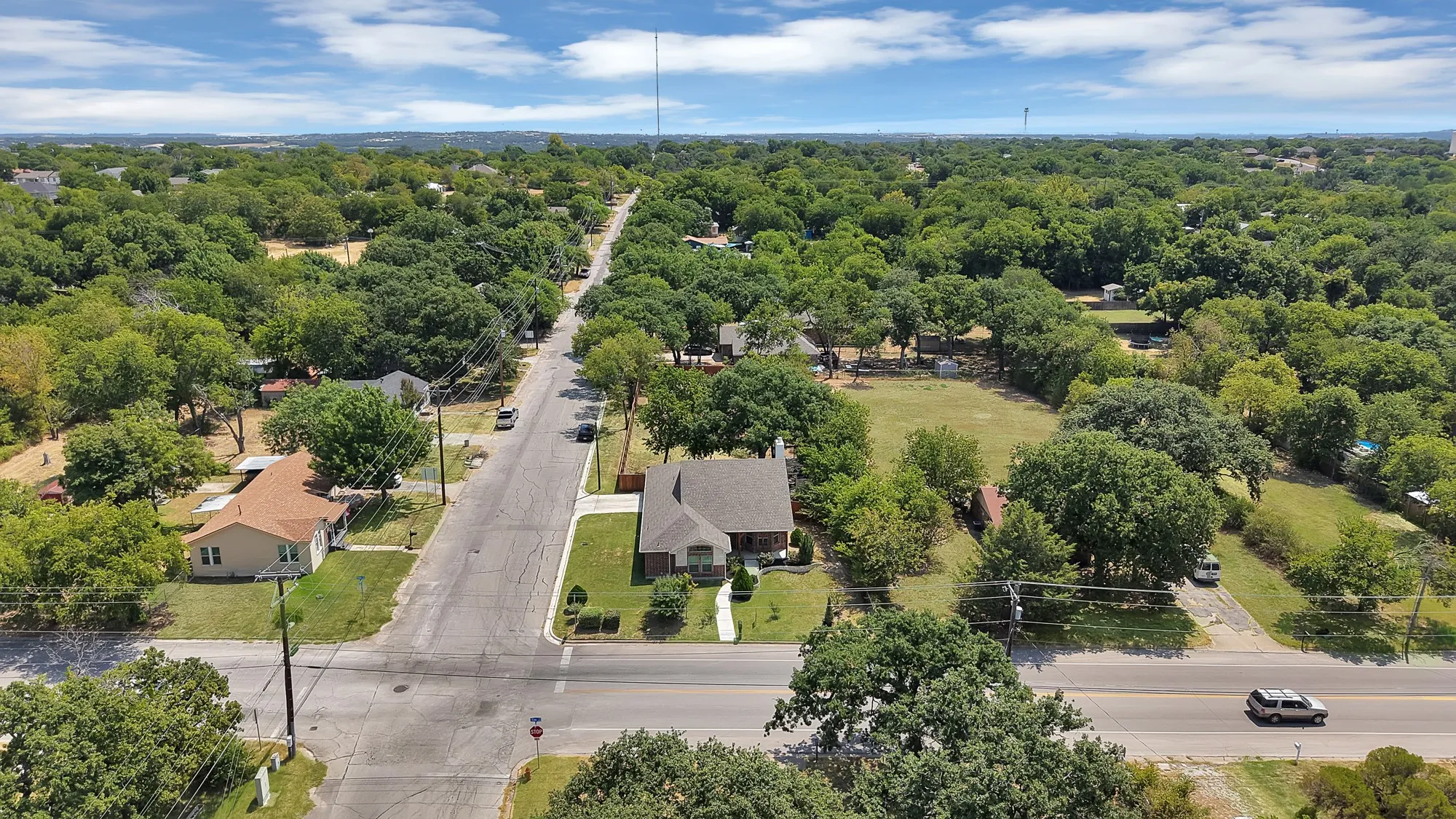 Single Family Residence For Sale in Parker County , 1216 N Elm Street, Weatherford, Texas 76086, 3 Bedroom, 2 Bathroom, 2 Garage spaces, 1,648 Sqft, built in 2018, mls#21351976, Real Estate Agent in Weatherford, Homes For Sale in Parker county, Homes For Sale in Weatherford, Realtor in Weatherford Texas, Real Estate Brokerage Independent Realty Texas, Luminita Cordes Realtor
