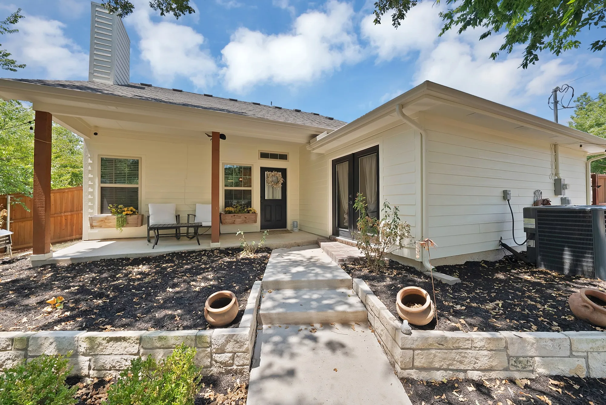 Single Family Residence For Sale in Parker County , 1216 N Elm Street, Weatherford, Texas 76086, 3 Bedroom, 2 Bathroom, 2 Garage spaces, 1,648 Sqft, built in 2018, mls#21351976, Real Estate Agent in Weatherford, Homes For Sale in Parker county, Homes For Sale in Weatherford, Realtor in Weatherford Texas, Real Estate Brokerage Independent Realty Texas, Luminita Cordes Realtor