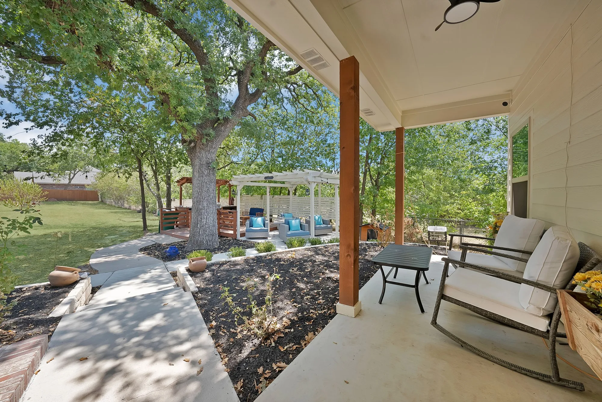 Single Family Residence For Sale in Parker County , 1216 N Elm Street, Weatherford, Texas 76086, 3 Bedroom, 2 Bathroom, 2 Garage spaces, 1,648 Sqft, built in 2018, mls#21351976, Real Estate Agent in Weatherford, Homes For Sale in Parker county, Homes For Sale in Weatherford, Realtor in Weatherford Texas, Real Estate Brokerage Independent Realty Texas, Luminita Cordes Realtor