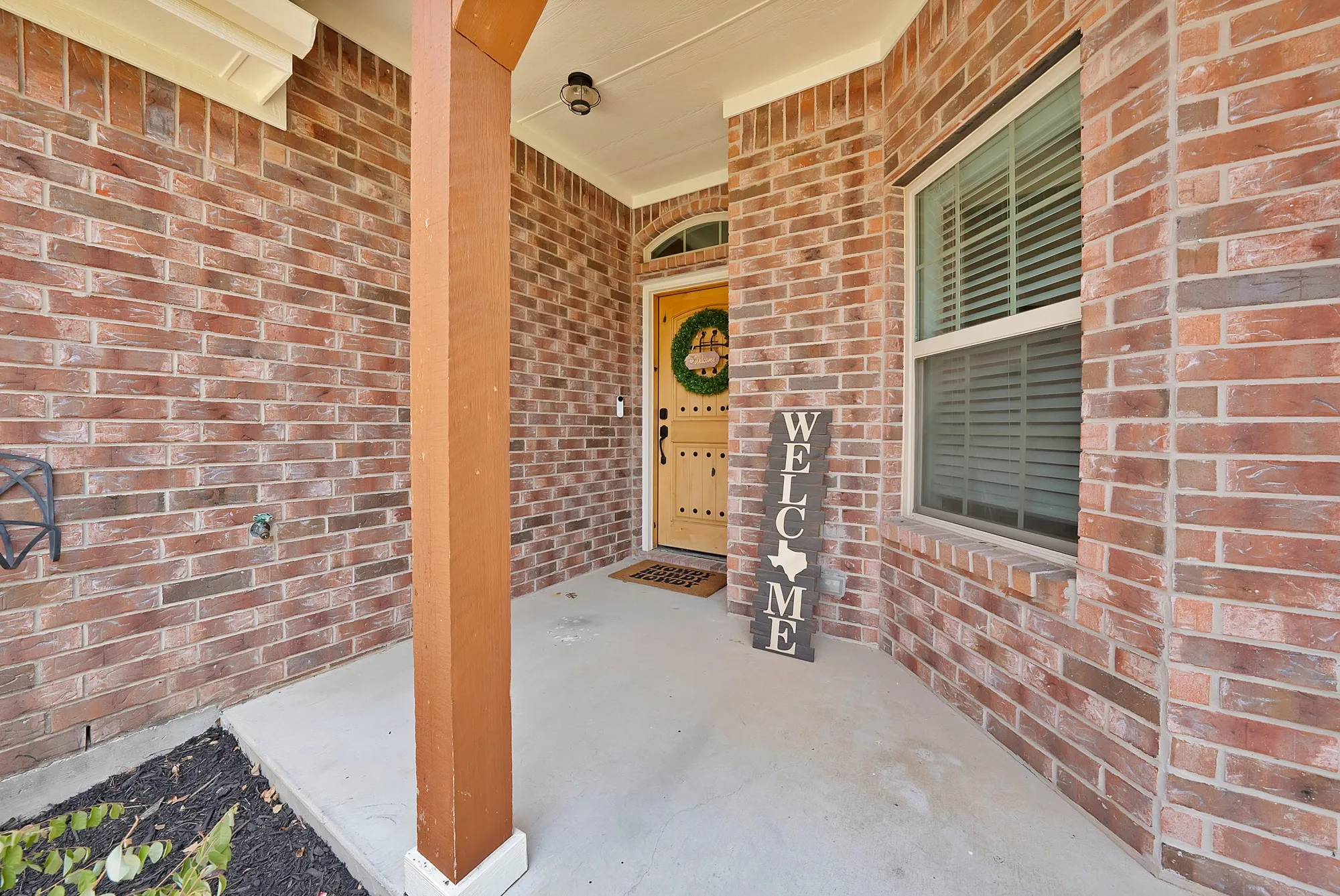 Single Family Residence For Sale in Parker County , 1216 N Elm Street, Weatherford, Texas 76086, 3 Bedroom, 2 Bathroom, 2 Garage spaces, 1,648 Sqft, built in 2018, mls#21351976, Real Estate Agent in Weatherford, Homes For Sale in Parker county, Homes For Sale in Weatherford, Realtor in Weatherford Texas, Real Estate Brokerage Independent Realty Texas, Luminita Cordes Realtor