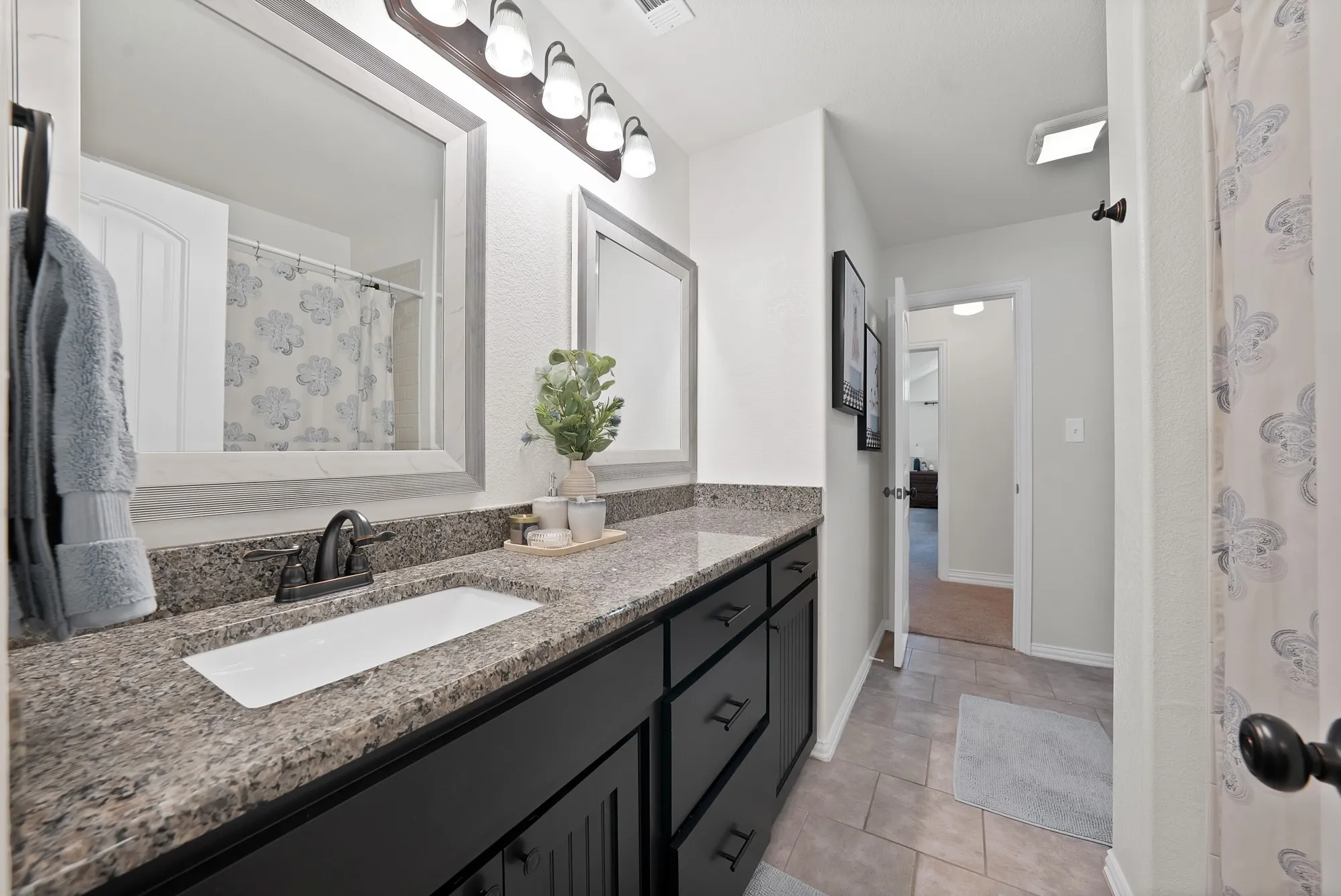 Single Family Residence For Sale in Parker County , 1216 N Elm Street, Weatherford, Texas 76086, 3 Bedroom, 2 Bathroom, 2 Garage spaces, 1,648 Sqft, built in 2018, mls#21351976, Real Estate Agent in Weatherford, Homes For Sale in Parker county, Homes For Sale in Weatherford, Realtor in Weatherford Texas, Real Estate Brokerage Independent Realty Texas, Luminita Cordes Realtor
