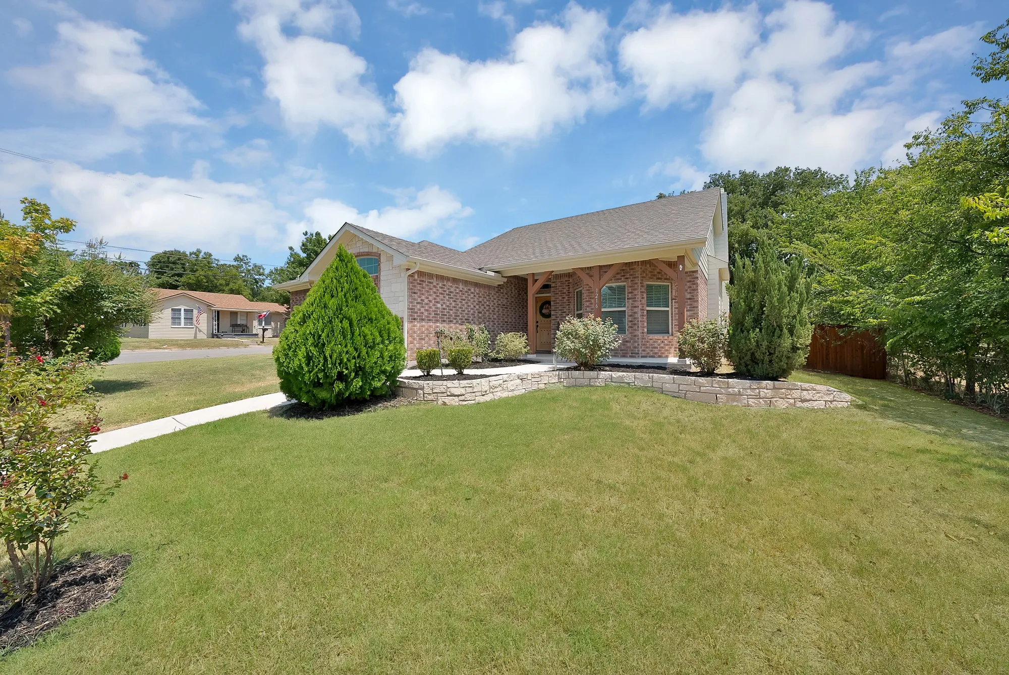 Single Family Residence For Sale in Parker County , 1216 N Elm Street, Weatherford, Texas 76086, 3 Bedroom, 2 Bathroom, 2 Garage spaces, 1,648 Sqft, built in 2018, mls#21351976, Real Estate Agent in Weatherford, Homes For Sale in Parker county, Homes For Sale in Weatherford, Realtor in Weatherford Texas, Real Estate Brokerage Independent Realty Texas, Luminita Cordes Realtor