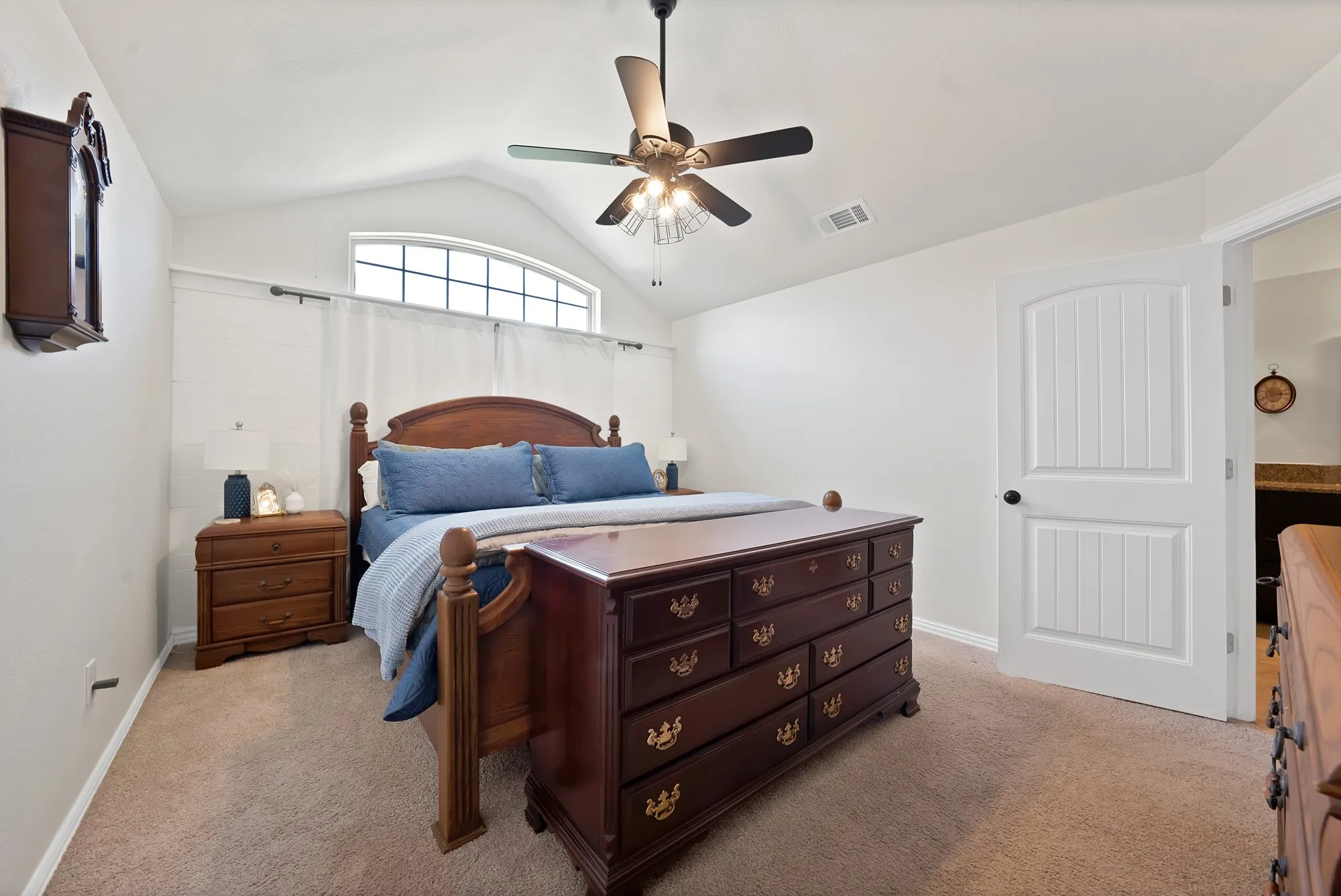 Single Family Residence For Sale in Parker County , 1216 N Elm Street, Weatherford, Texas 76086, 3 Bedroom, 2 Bathroom, 2 Garage spaces, 1,648 Sqft, built in 2018, mls#21351976, Real Estate Agent in Weatherford, Homes For Sale in Parker county, Homes For Sale in Weatherford, Realtor in Weatherford Texas, Real Estate Brokerage Independent Realty Texas, Luminita Cordes Realtor