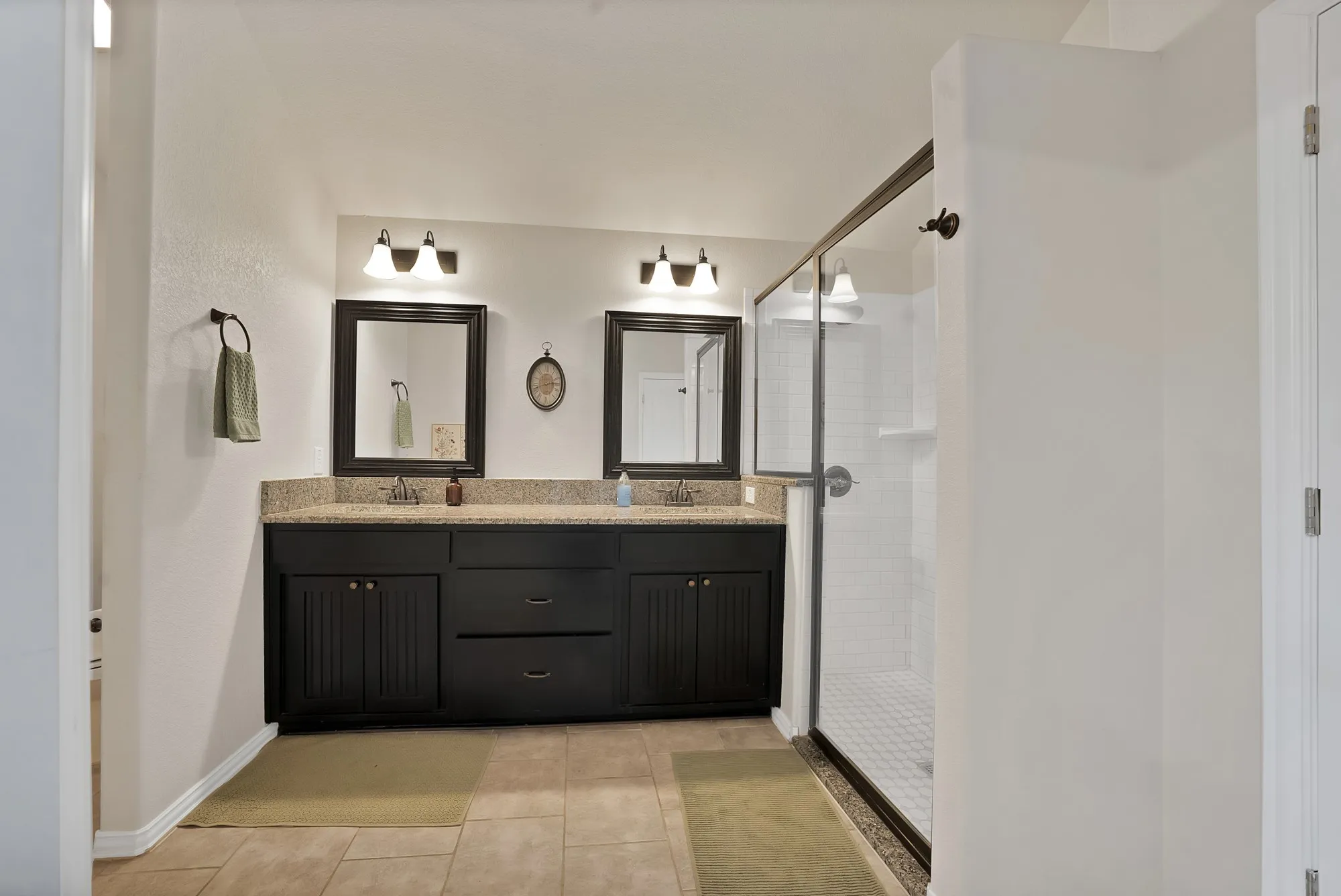 Single Family Residence For Sale in Parker County , 1216 N Elm Street, Weatherford, Texas 76086, 3 Bedroom, 2 Bathroom, 2 Garage spaces, 1,648 Sqft, built in 2018, mls#21351976, Real Estate Agent in Weatherford, Homes For Sale in Parker county, Homes For Sale in Weatherford, Realtor in Weatherford Texas, Real Estate Brokerage Independent Realty Texas, Luminita Cordes Realtor
