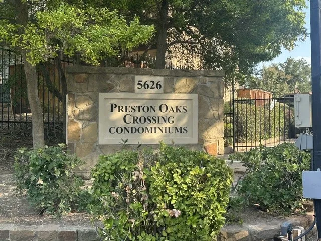 Community entrance sign