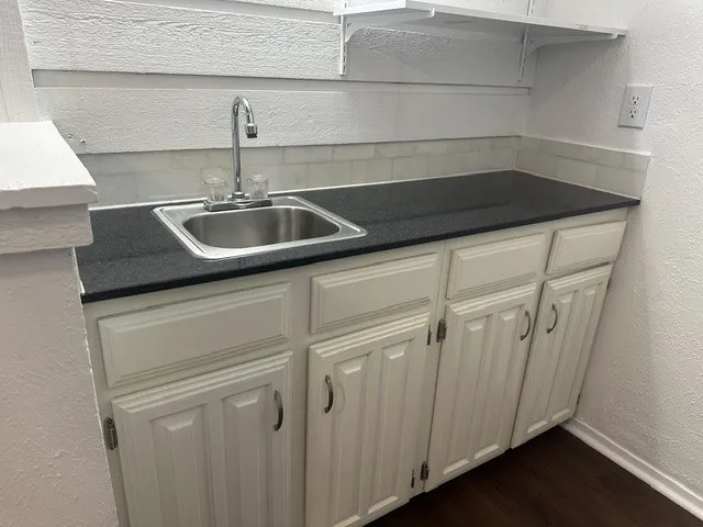 Wet bar area