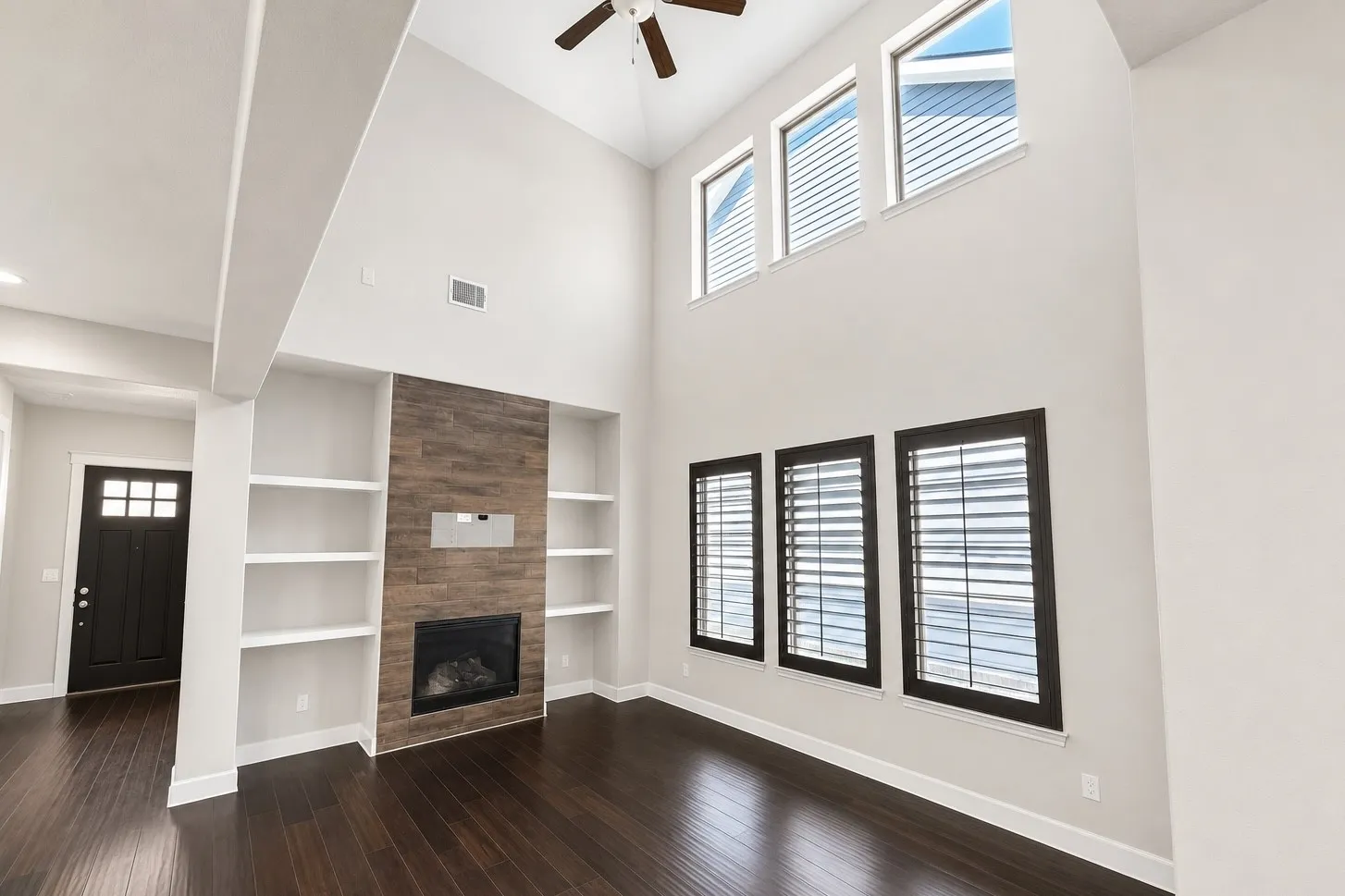 Single Family Residence For Rent in Collin County , 1053 Emil Place, Allen, Texas 75013, 3 Bedroom, 3 Bathroom, 2 Garage spaces, 2,203 Sqft, built in 2016, mls#21351920, Real Estate Agent in Allen, Homes For Rent in Collin county, Homes For Rent in Allen, Realtor in Allen Texas, Real Estate Brokerage Independent Realty Texas, Luminita Cordes Realtor