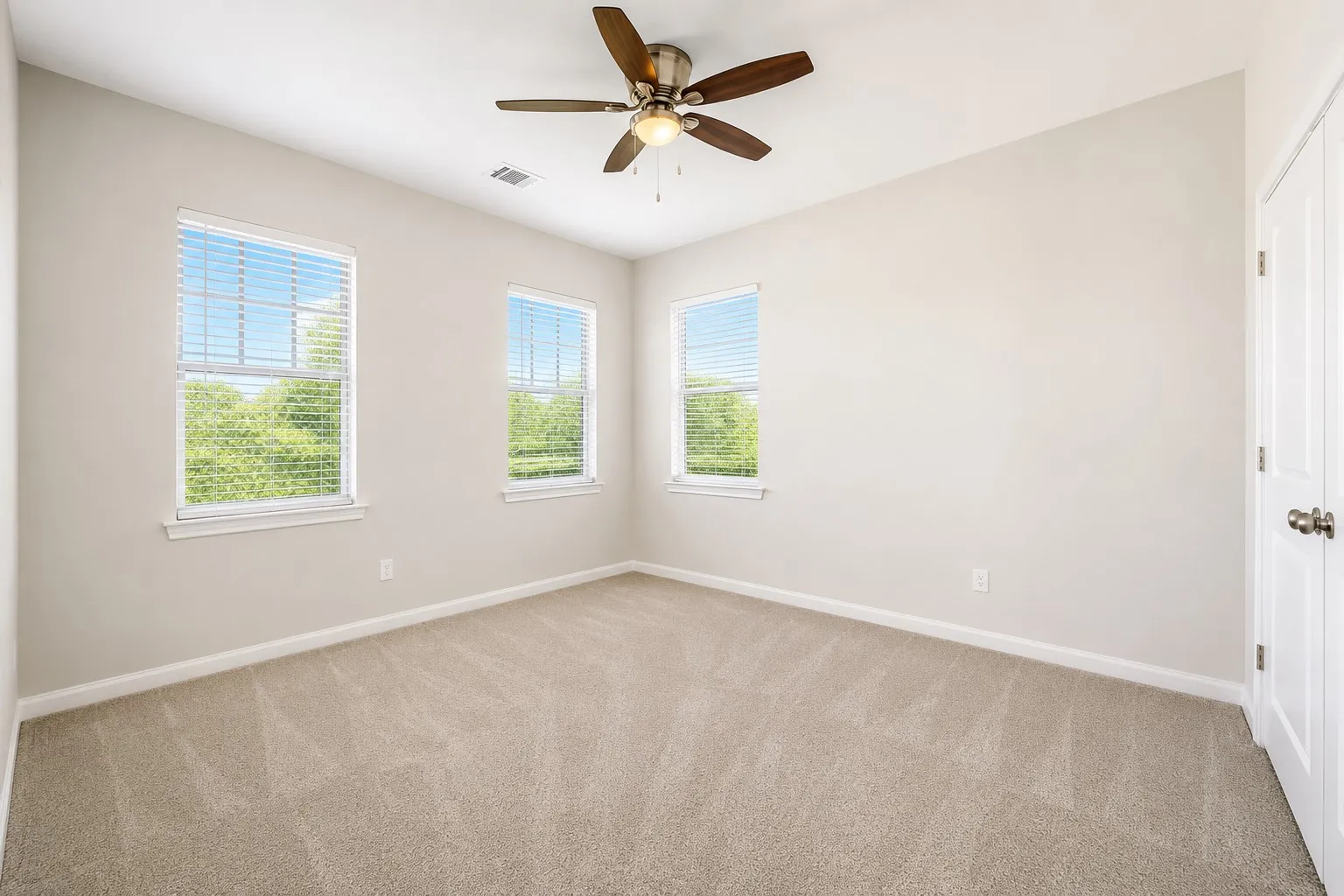Single Family Residence For Rent in Collin County , 1053 Emil Place, Allen, Texas 75013, 3 Bedroom, 3 Bathroom, 2 Garage spaces, 2,203 Sqft, built in 2016, mls#21351920, Real Estate Agent in Allen, Homes For Rent in Collin county, Homes For Rent in Allen, Realtor in Allen Texas, Real Estate Brokerage Independent Realty Texas, Luminita Cordes Realtor