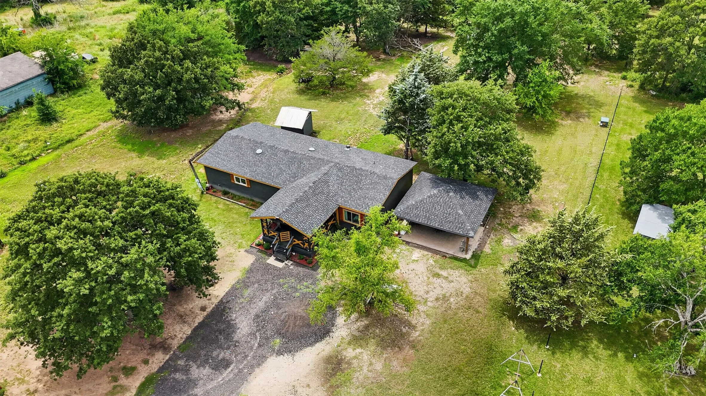 Mobile Home For Sale in Hunt County , 9238 Hays Circle, Quinlan, Texas 75474, 3 Bedroom, 2 Bathroom, Garage spaces, 1,680 Sqft, built in 2000, mls#21351972, Real Estate Agent in Quinlan, Homes For Sale in Hunt county, Homes For Sale in Quinlan, Realtor in Quinlan Texas, Real Estate Brokerage Independent Realty Texas, Luminita Cordes Realtor