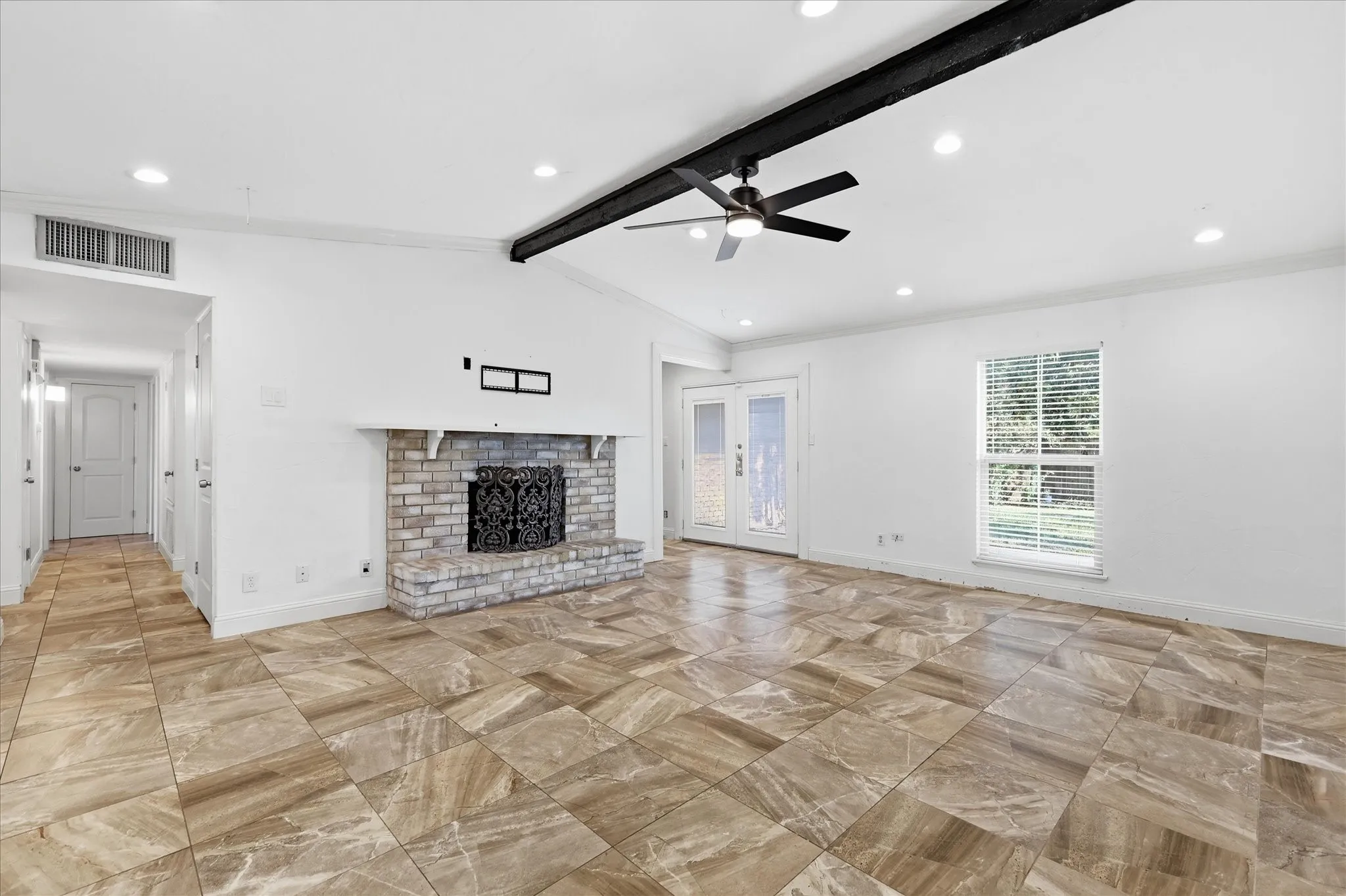 Single Family Residence For Sale in Denton County , 5552 N Colony Boulevard, The Colony, Texas 75056, 3 Bedroom, 2 Bathroom, 2 Garage spaces, 1,727 Sqft, built in 1979, mls#21348886, Real Estate Agent in The Colony, Homes For Sale in Denton county, Homes For Sale in The Colony, Realtor in The Colony Texas, Real Estate Brokerage Independent Realty Texas, Luminita Cordes Realtor