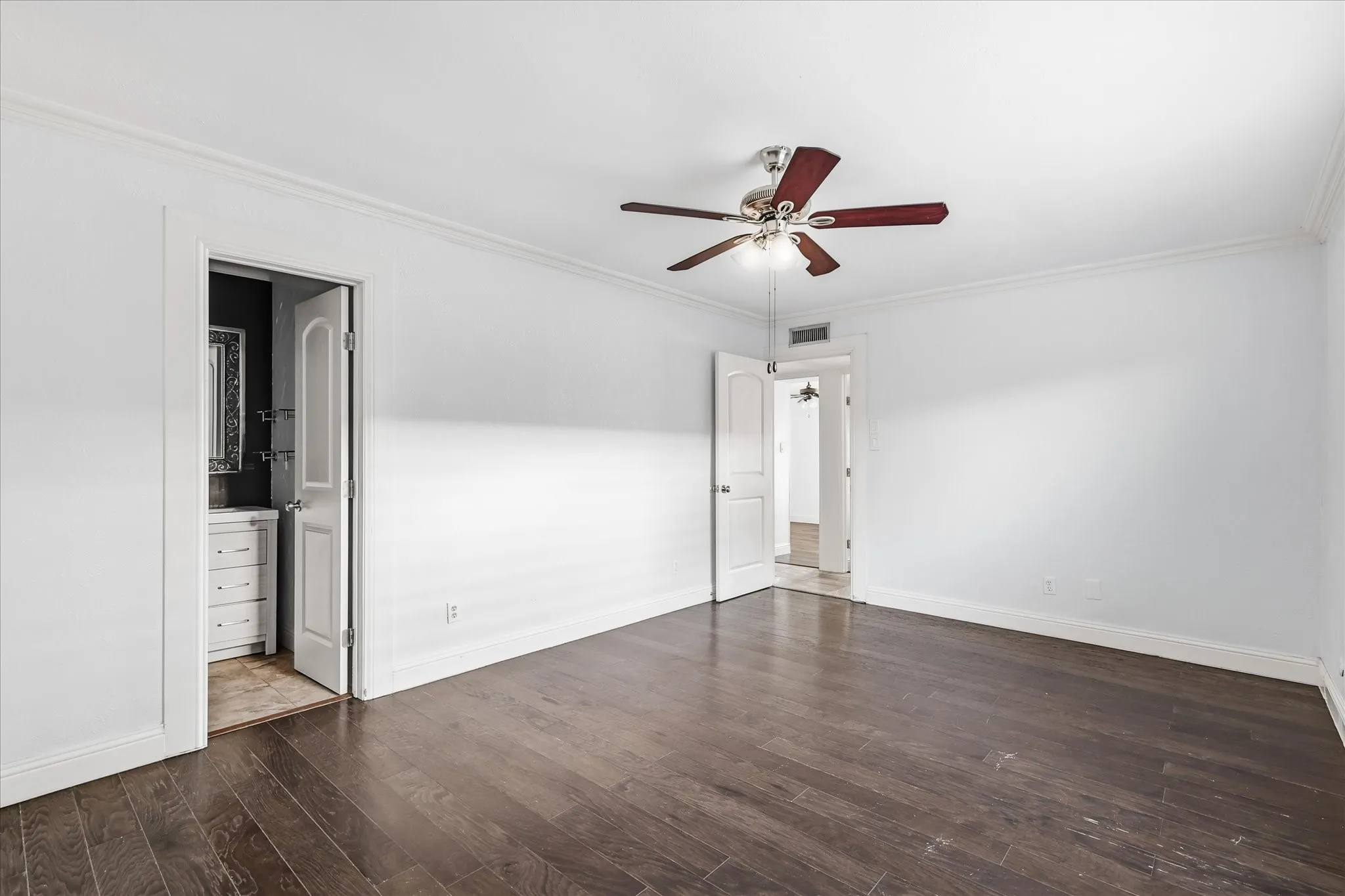 Single Family Residence For Sale in Denton County , 5552 N Colony Boulevard, The Colony, Texas 75056, 3 Bedroom, 2 Bathroom, 2 Garage spaces, 1,727 Sqft, built in 1979, mls#21348886, Real Estate Agent in The Colony, Homes For Sale in Denton county, Homes For Sale in The Colony, Realtor in The Colony Texas, Real Estate Brokerage Independent Realty Texas, Luminita Cordes Realtor