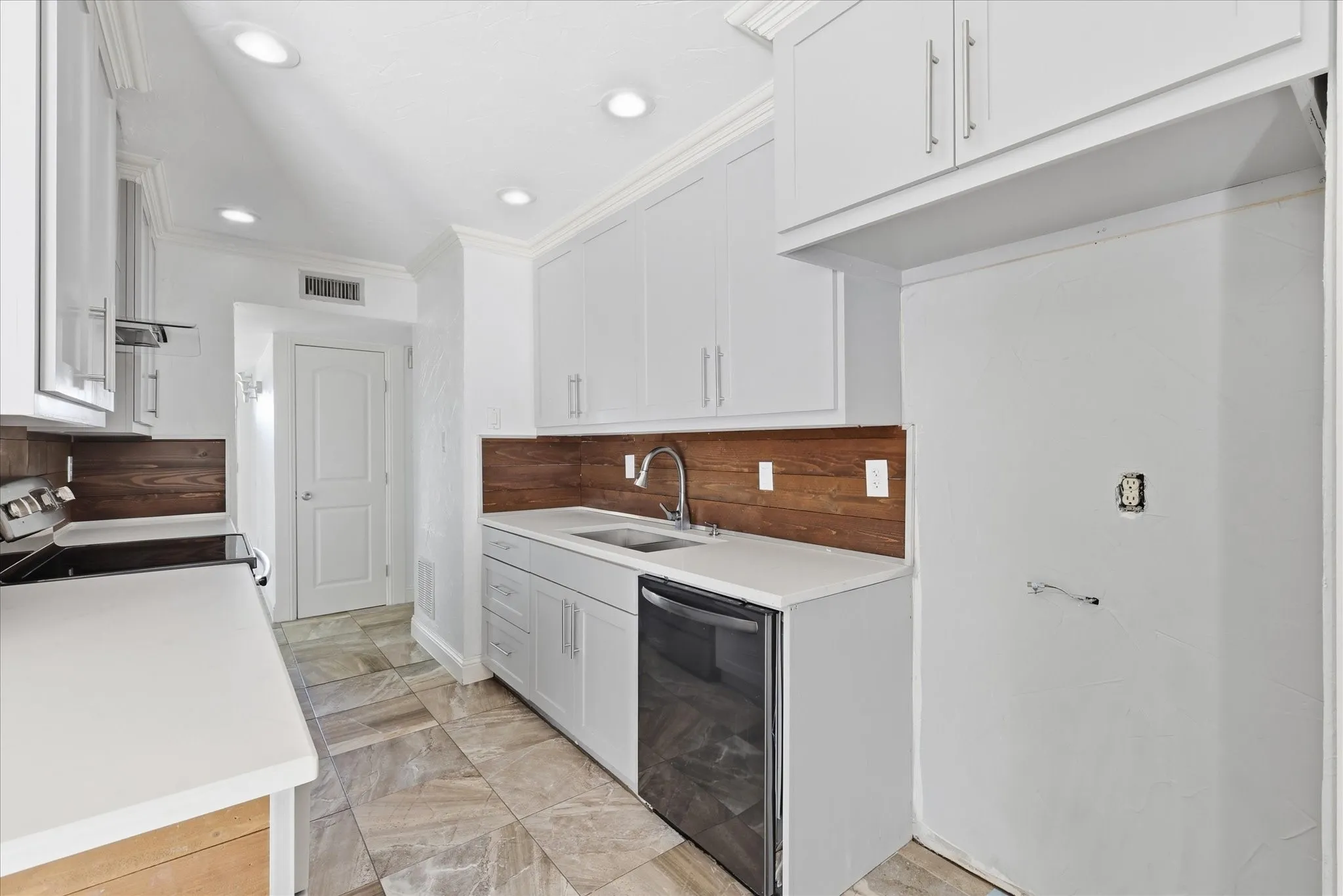 Single Family Residence For Sale in Denton County , 5552 N Colony Boulevard, The Colony, Texas 75056, 3 Bedroom, 2 Bathroom, 2 Garage spaces, 1,727 Sqft, built in 1979, mls#21348886, Real Estate Agent in The Colony, Homes For Sale in Denton county, Homes For Sale in The Colony, Realtor in The Colony Texas, Real Estate Brokerage Independent Realty Texas, Luminita Cordes Realtor
