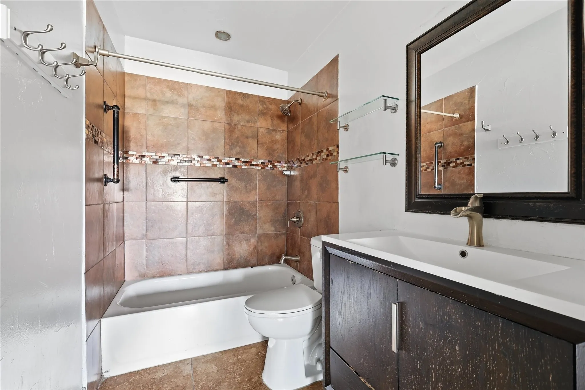Single Family Residence For Sale in Denton County , 5552 N Colony Boulevard, The Colony, Texas 75056, 3 Bedroom, 2 Bathroom, 2 Garage spaces, 1,727 Sqft, built in 1979, mls#21348886, Real Estate Agent in The Colony, Homes For Sale in Denton county, Homes For Sale in The Colony, Realtor in The Colony Texas, Real Estate Brokerage Independent Realty Texas, Luminita Cordes Realtor