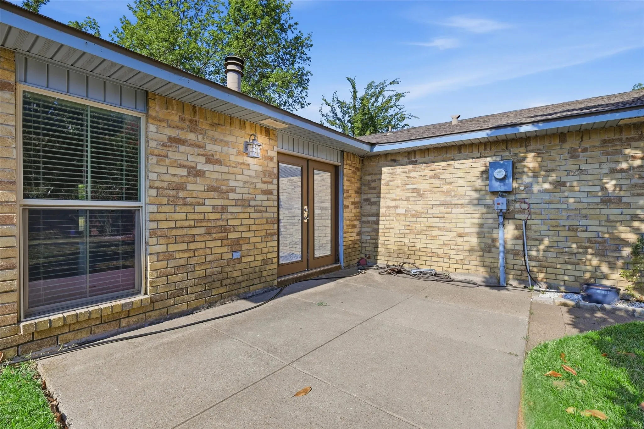 Single Family Residence For Sale in Denton County , 5552 N Colony Boulevard, The Colony, Texas 75056, 3 Bedroom, 2 Bathroom, 2 Garage spaces, 1,727 Sqft, built in 1979, mls#21348886, Real Estate Agent in The Colony, Homes For Sale in Denton county, Homes For Sale in The Colony, Realtor in The Colony Texas, Real Estate Brokerage Independent Realty Texas, Luminita Cordes Realtor