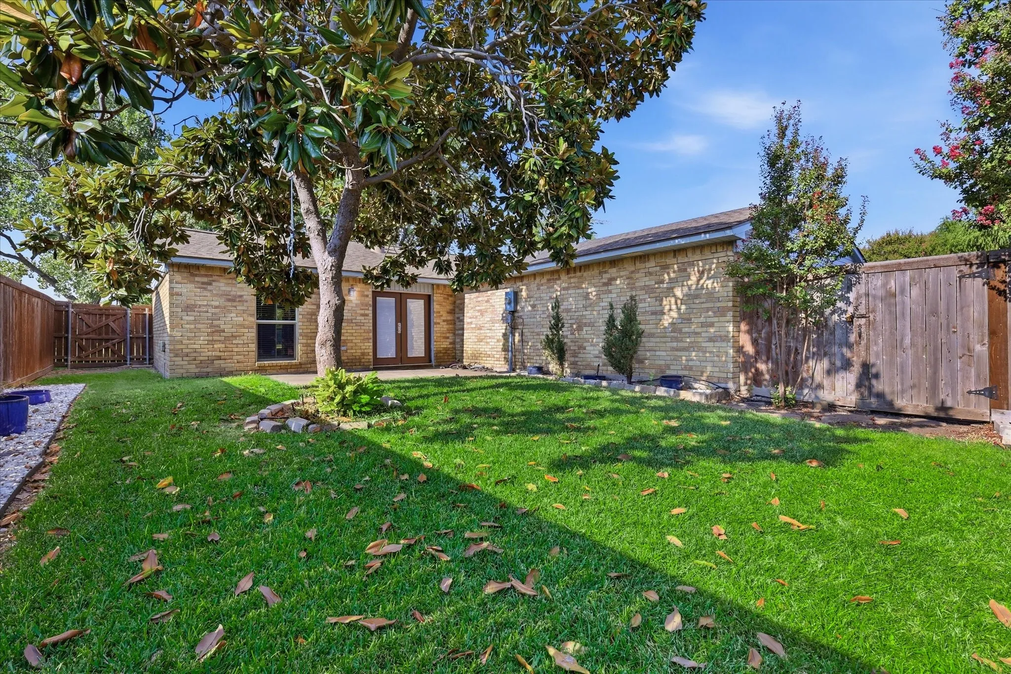 Single Family Residence For Sale in Denton County , 5552 N Colony Boulevard, The Colony, Texas 75056, 3 Bedroom, 2 Bathroom, 2 Garage spaces, 1,727 Sqft, built in 1979, mls#21348886, Real Estate Agent in The Colony, Homes For Sale in Denton county, Homes For Sale in The Colony, Realtor in The Colony Texas, Real Estate Brokerage Independent Realty Texas, Luminita Cordes Realtor