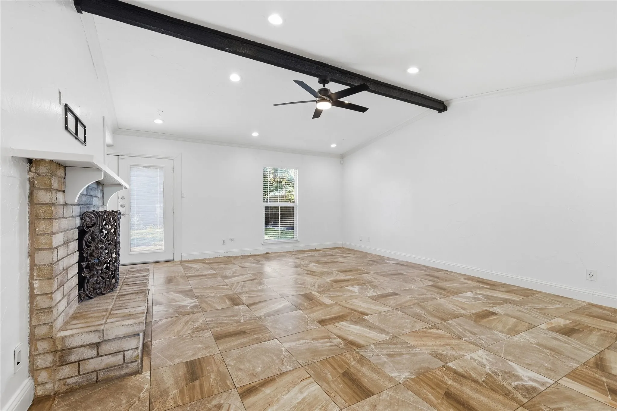 Single Family Residence For Sale in Denton County , 5552 N Colony Boulevard, The Colony, Texas 75056, 3 Bedroom, 2 Bathroom, 2 Garage spaces, 1,727 Sqft, built in 1979, mls#21348886, Real Estate Agent in The Colony, Homes For Sale in Denton county, Homes For Sale in The Colony, Realtor in The Colony Texas, Real Estate Brokerage Independent Realty Texas, Luminita Cordes Realtor