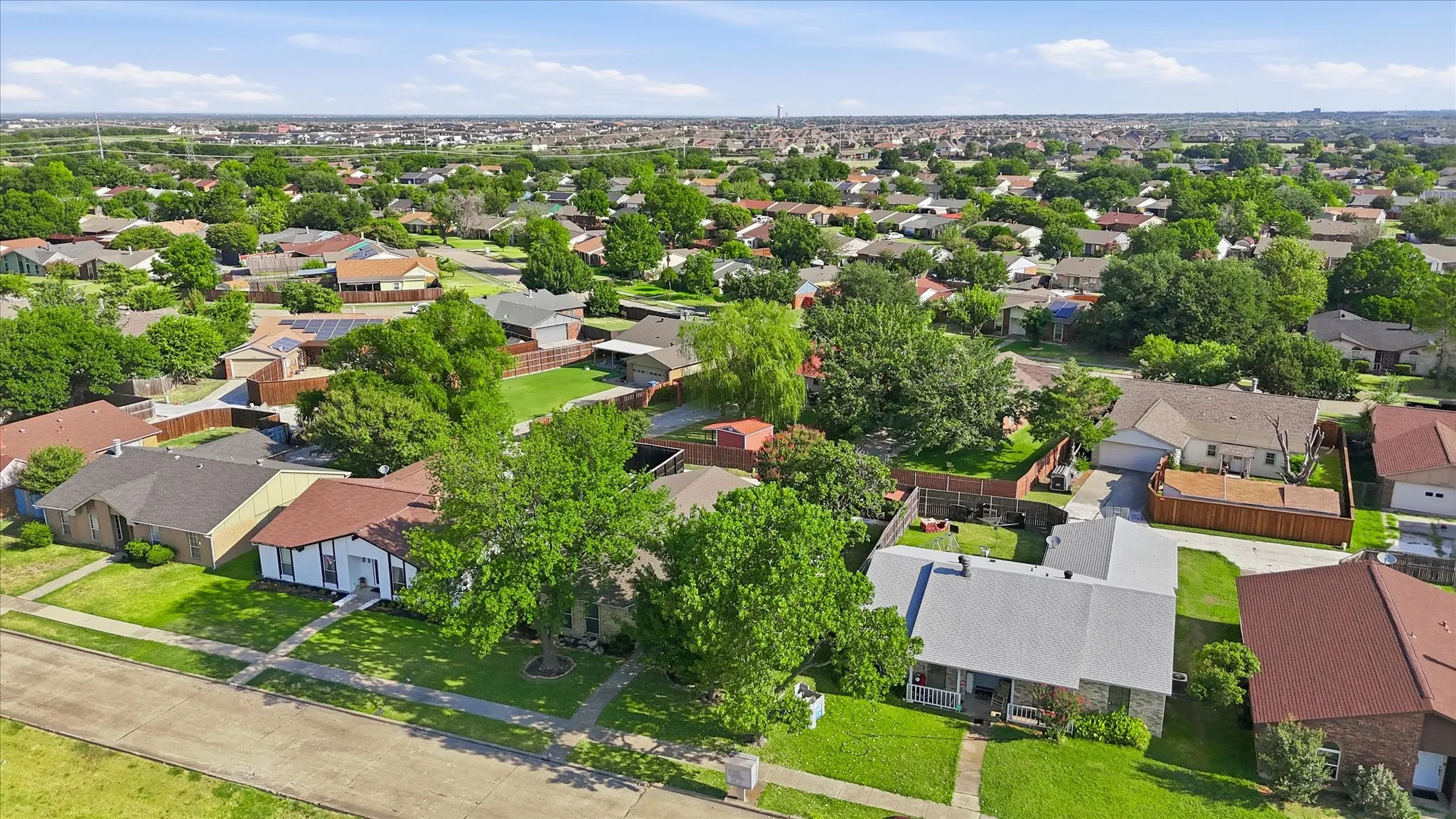 Single Family Residence For Sale in Denton County , 5552 N Colony Boulevard, The Colony, Texas 75056, 3 Bedroom, 2 Bathroom, 2 Garage spaces, 1,727 Sqft, built in 1979, mls#21348886, Real Estate Agent in The Colony, Homes For Sale in Denton county, Homes For Sale in The Colony, Realtor in The Colony Texas, Real Estate Brokerage Independent Realty Texas, Luminita Cordes Realtor