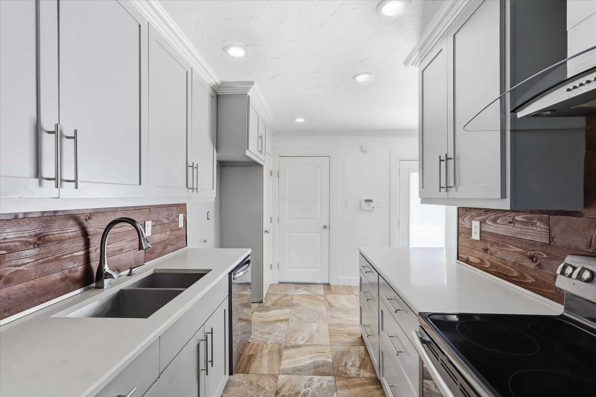 Single Family Residence For Sale in Denton County , 5552 N Colony Boulevard, The Colony, Texas 75056, 3 Bedroom, 2 Bathroom, 2 Garage spaces, 1,727 Sqft, built in 1979, mls#21348886, Real Estate Agent in The Colony, Homes For Sale in Denton county, Homes For Sale in The Colony, Realtor in The Colony Texas, Real Estate Brokerage Independent Realty Texas, Luminita Cordes Realtor