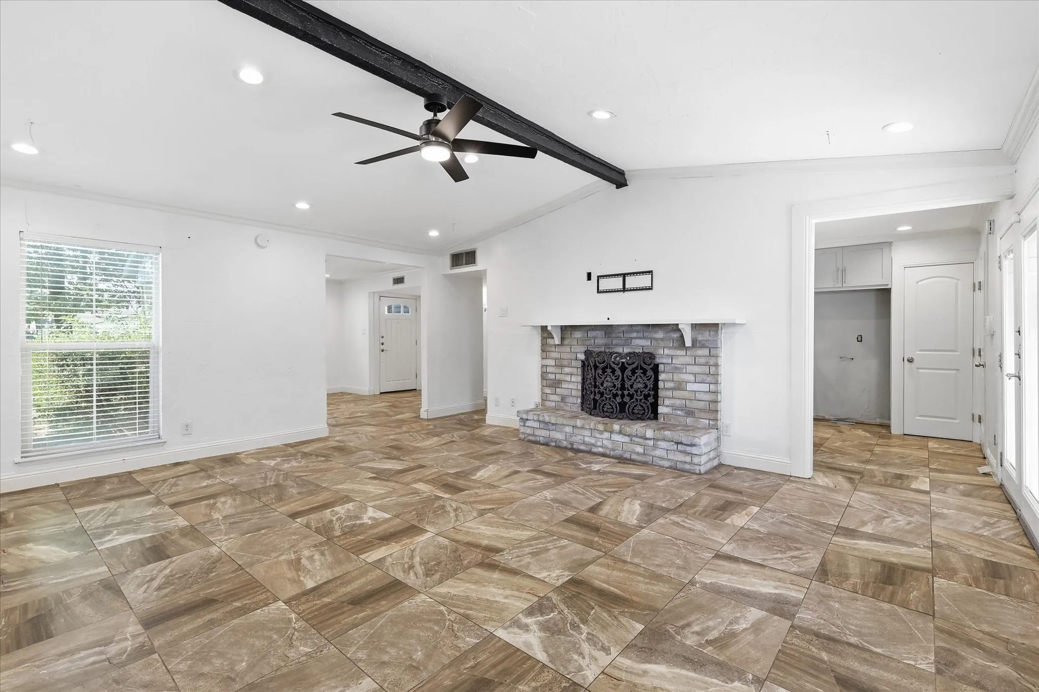 Single Family Residence For Sale in Denton County , 5552 N Colony Boulevard, The Colony, Texas 75056, 3 Bedroom, 2 Bathroom, 2 Garage spaces, 1,727 Sqft, built in 1979, mls#21348886, Real Estate Agent in The Colony, Homes For Sale in Denton county, Homes For Sale in The Colony, Realtor in The Colony Texas, Real Estate Brokerage Independent Realty Texas, Luminita Cordes Realtor