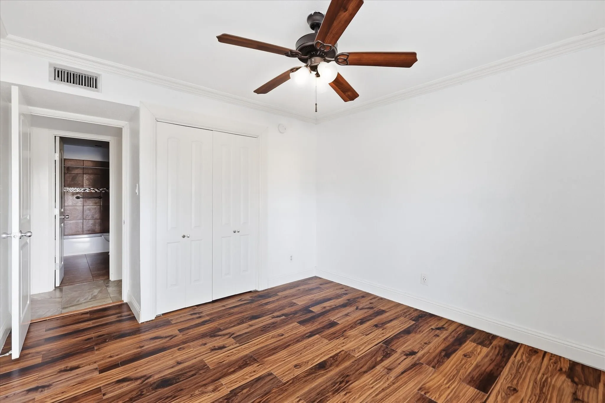 Single Family Residence For Sale in Denton County , 5552 N Colony Boulevard, The Colony, Texas 75056, 3 Bedroom, 2 Bathroom, 2 Garage spaces, 1,727 Sqft, built in 1979, mls#21348886, Real Estate Agent in The Colony, Homes For Sale in Denton county, Homes For Sale in The Colony, Realtor in The Colony Texas, Real Estate Brokerage Independent Realty Texas, Luminita Cordes Realtor