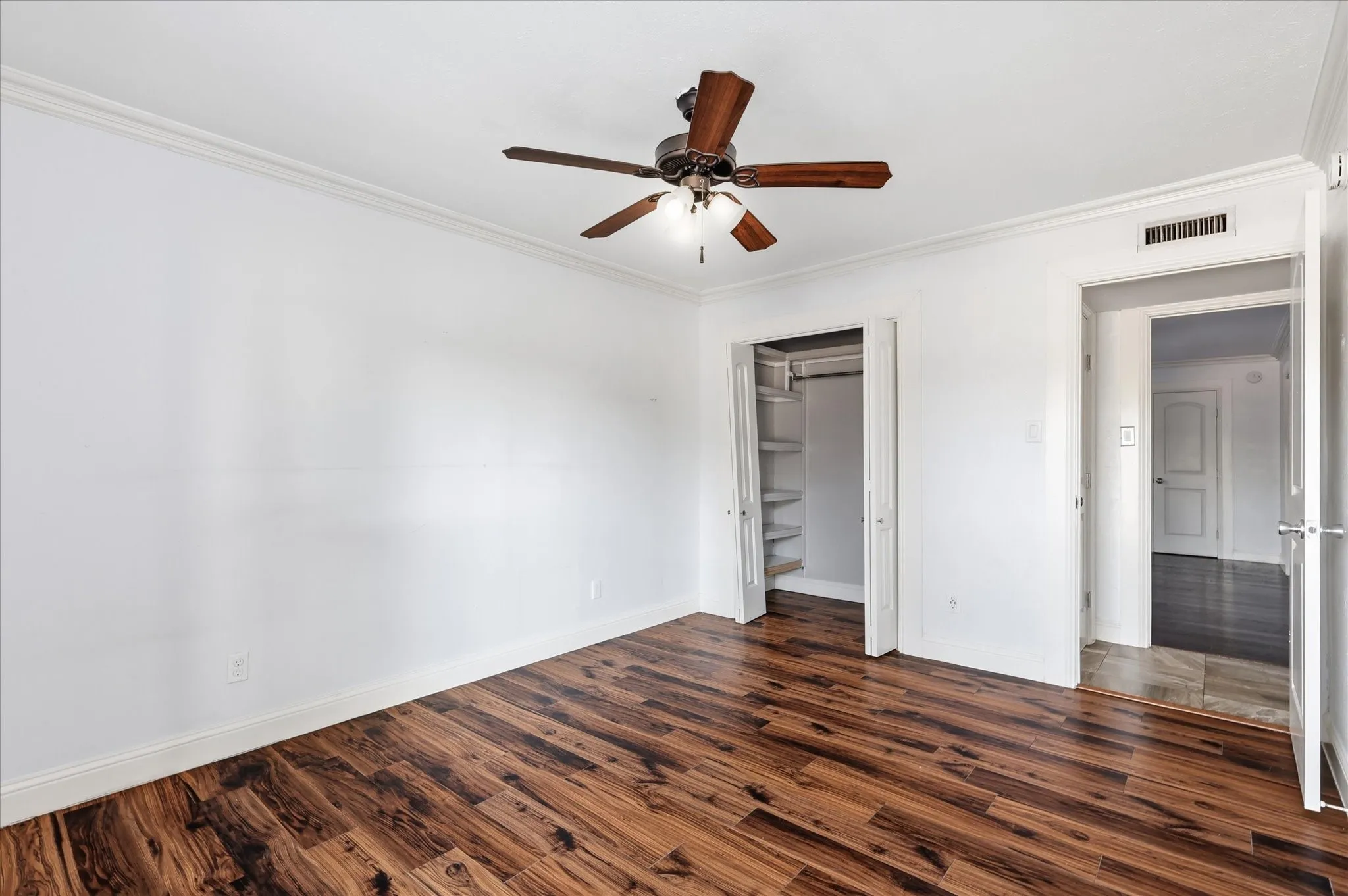 Single Family Residence For Sale in Denton County , 5552 N Colony Boulevard, The Colony, Texas 75056, 3 Bedroom, 2 Bathroom, 2 Garage spaces, 1,727 Sqft, built in 1979, mls#21348886, Real Estate Agent in The Colony, Homes For Sale in Denton county, Homes For Sale in The Colony, Realtor in The Colony Texas, Real Estate Brokerage Independent Realty Texas, Luminita Cordes Realtor