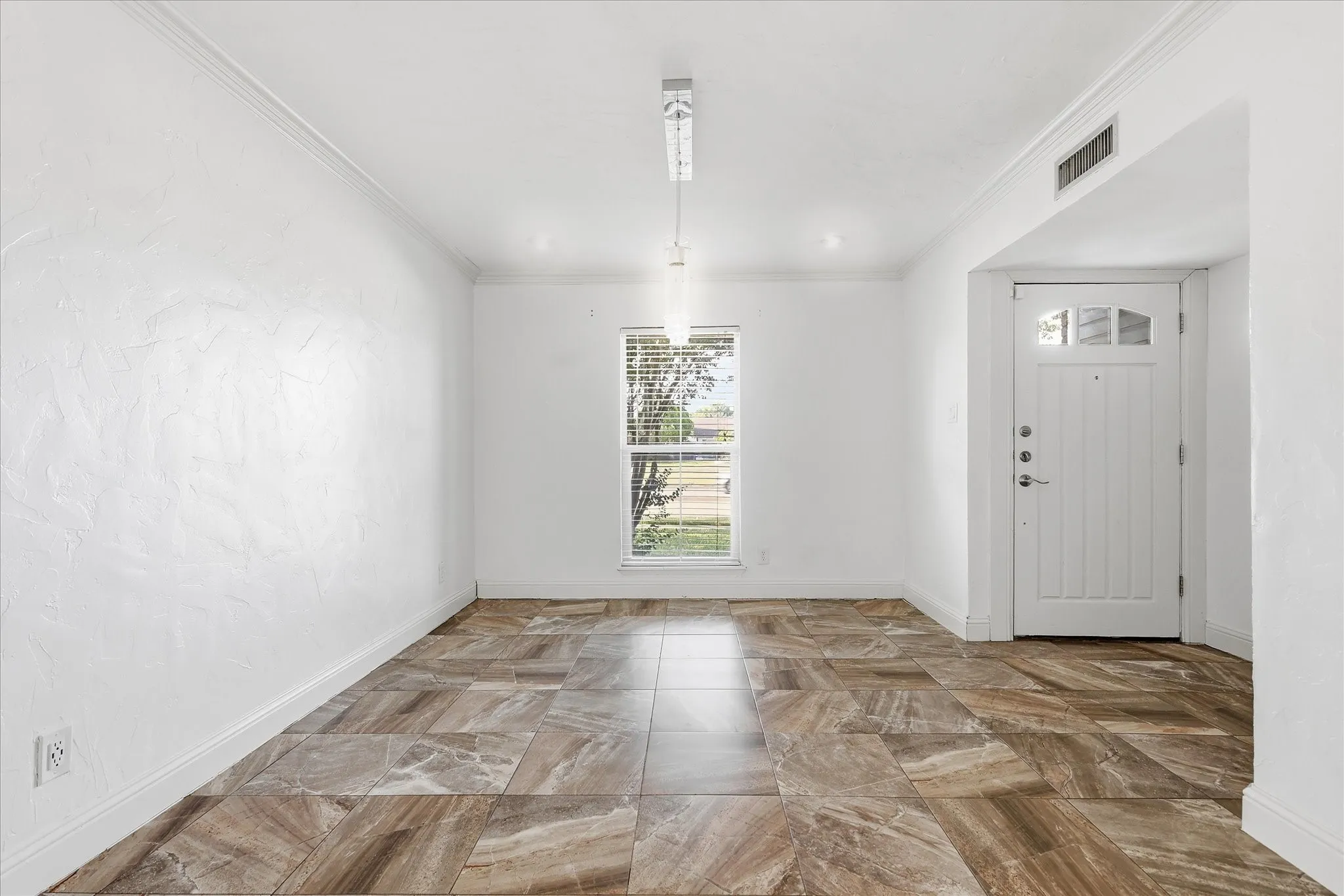 Single Family Residence For Sale in Denton County , 5552 N Colony Boulevard, The Colony, Texas 75056, 3 Bedroom, 2 Bathroom, 2 Garage spaces, 1,727 Sqft, built in 1979, mls#21348886, Real Estate Agent in The Colony, Homes For Sale in Denton county, Homes For Sale in The Colony, Realtor in The Colony Texas, Real Estate Brokerage Independent Realty Texas, Luminita Cordes Realtor