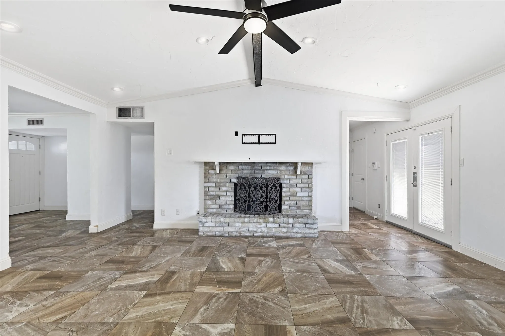Single Family Residence For Sale in Denton County , 5552 N Colony Boulevard, The Colony, Texas 75056, 3 Bedroom, 2 Bathroom, 2 Garage spaces, 1,727 Sqft, built in 1979, mls#21348886, Real Estate Agent in The Colony, Homes For Sale in Denton county, Homes For Sale in The Colony, Realtor in The Colony Texas, Real Estate Brokerage Independent Realty Texas, Luminita Cordes Realtor