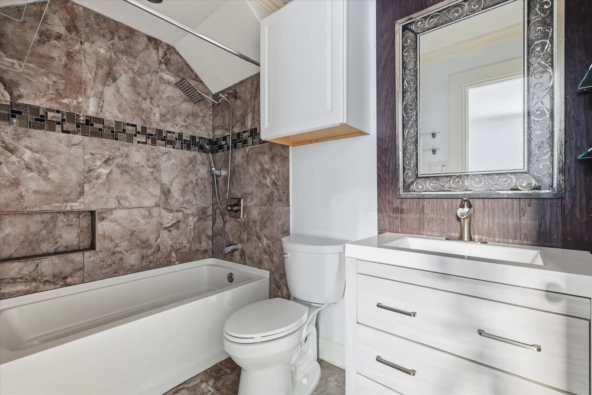 Single Family Residence For Sale in Denton County , 5552 N Colony Boulevard, The Colony, Texas 75056, 3 Bedroom, 2 Bathroom, 2 Garage spaces, 1,727 Sqft, built in 1979, mls#21348886, Real Estate Agent in The Colony, Homes For Sale in Denton county, Homes For Sale in The Colony, Realtor in The Colony Texas, Real Estate Brokerage Independent Realty Texas, Luminita Cordes Realtor