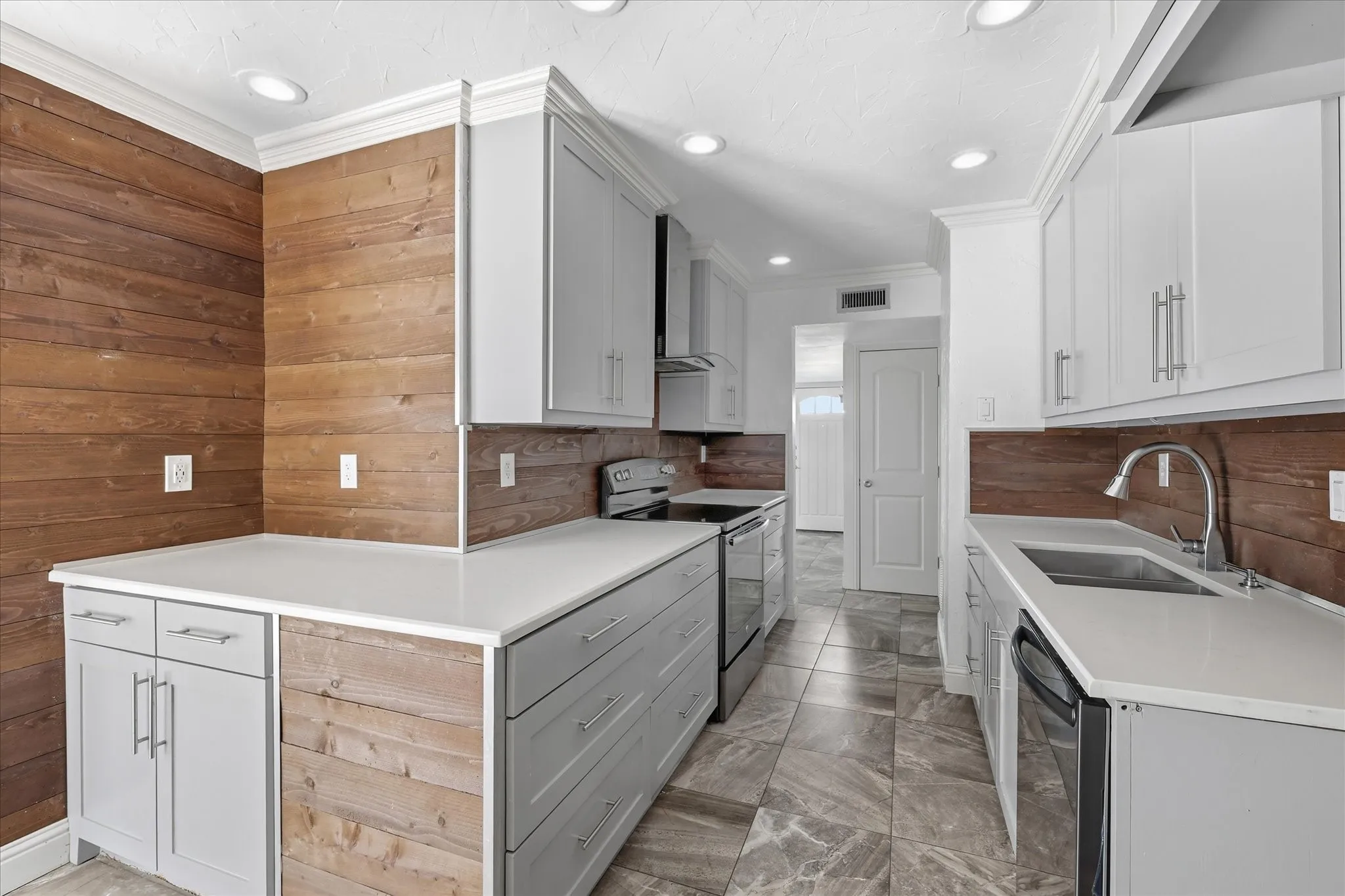 Single Family Residence For Sale in Denton County , 5552 N Colony Boulevard, The Colony, Texas 75056, 3 Bedroom, 2 Bathroom, 2 Garage spaces, 1,727 Sqft, built in 1979, mls#21348886, Real Estate Agent in The Colony, Homes For Sale in Denton county, Homes For Sale in The Colony, Realtor in The Colony Texas, Real Estate Brokerage Independent Realty Texas, Luminita Cordes Realtor