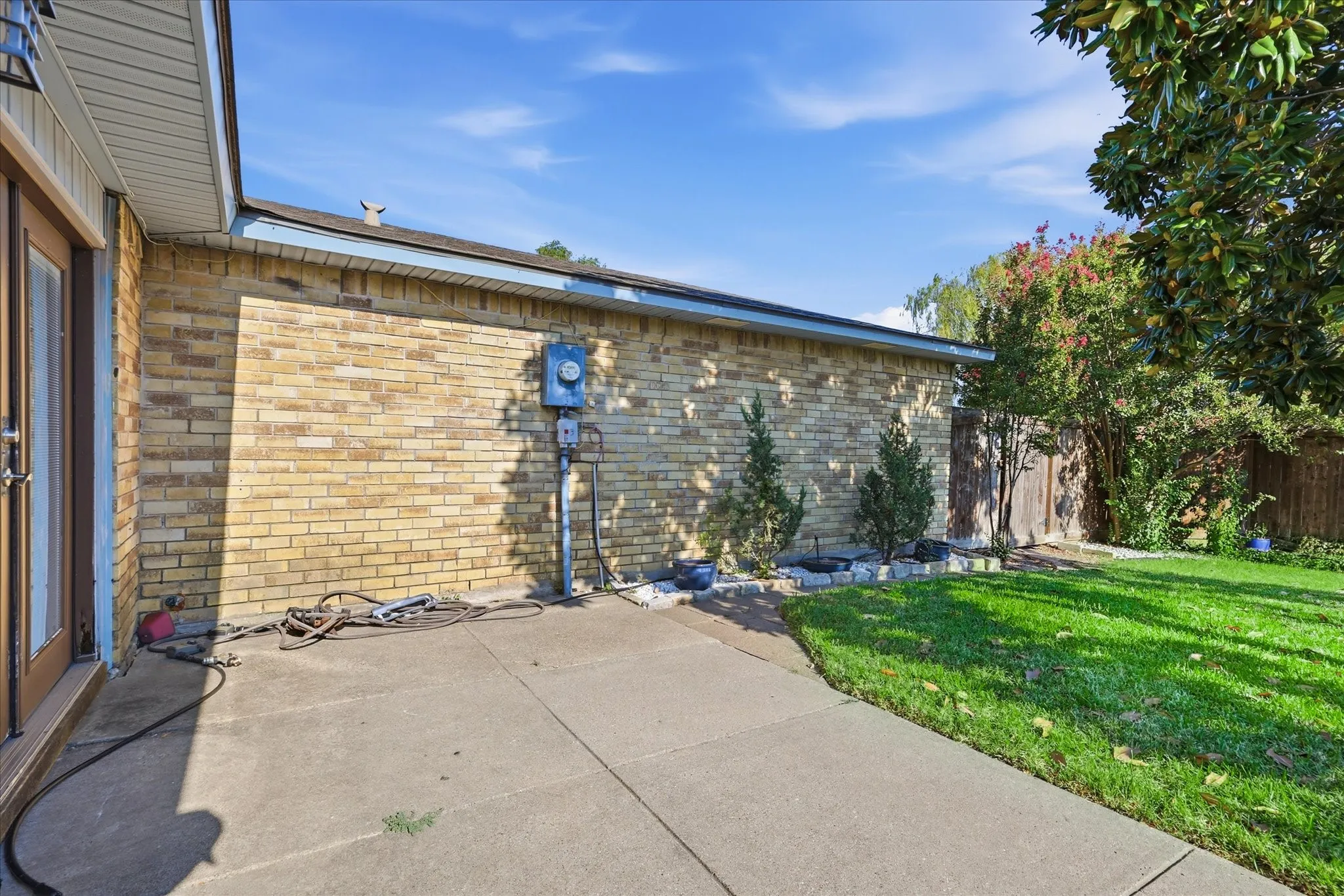 Single Family Residence For Sale in Denton County , 5552 N Colony Boulevard, The Colony, Texas 75056, 3 Bedroom, 2 Bathroom, 2 Garage spaces, 1,727 Sqft, built in 1979, mls#21348886, Real Estate Agent in The Colony, Homes For Sale in Denton county, Homes For Sale in The Colony, Realtor in The Colony Texas, Real Estate Brokerage Independent Realty Texas, Luminita Cordes Realtor