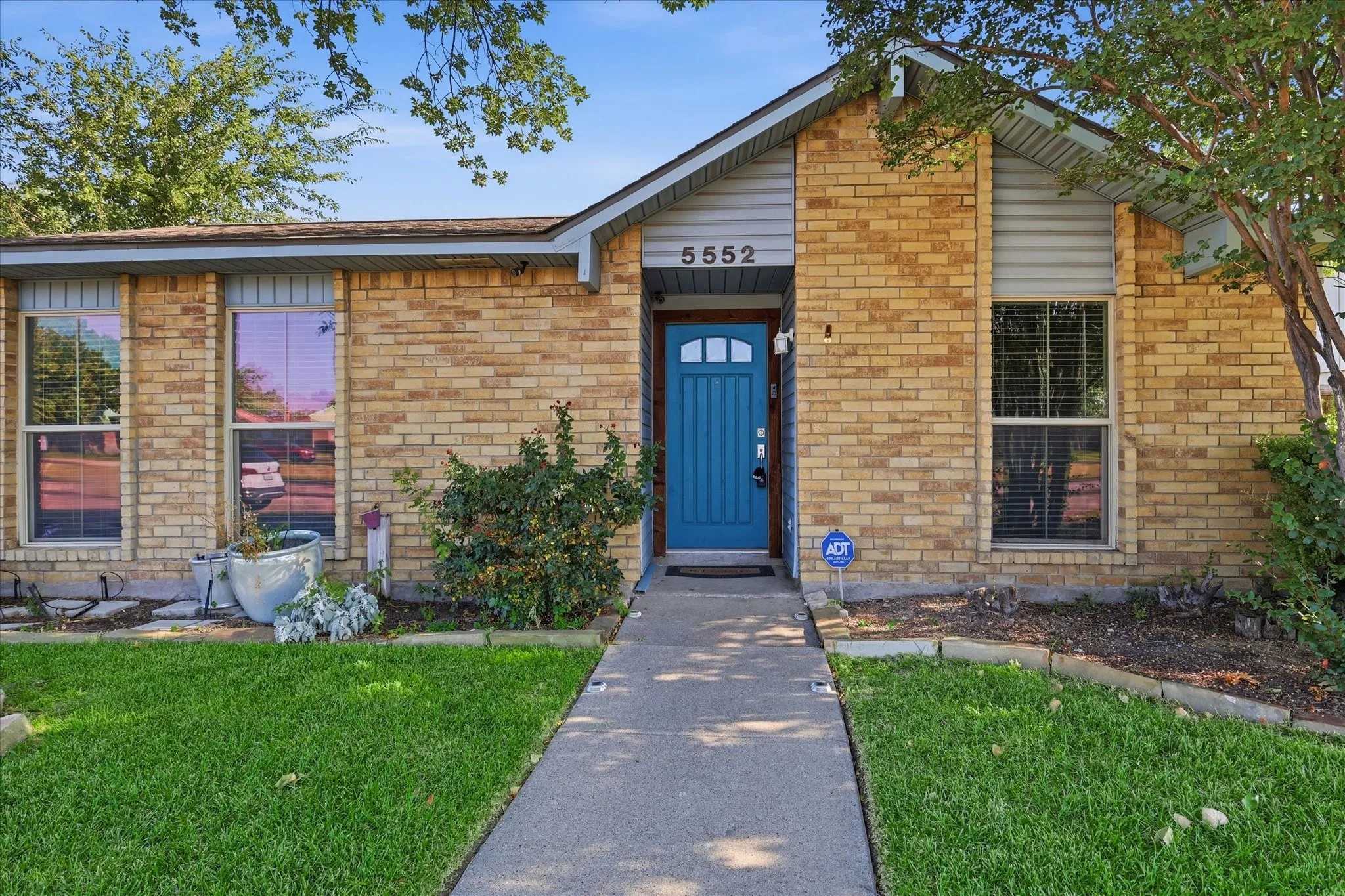 Single Family Residence For Sale in Denton County , 5552 N Colony Boulevard, The Colony, Texas 75056, 3 Bedroom, 2 Bathroom, 2 Garage spaces, 1,727 Sqft, built in 1979, mls#21348886, Real Estate Agent in The Colony, Homes For Sale in Denton county, Homes For Sale in The Colony, Realtor in The Colony Texas, Real Estate Brokerage Independent Realty Texas, Luminita Cordes Realtor
