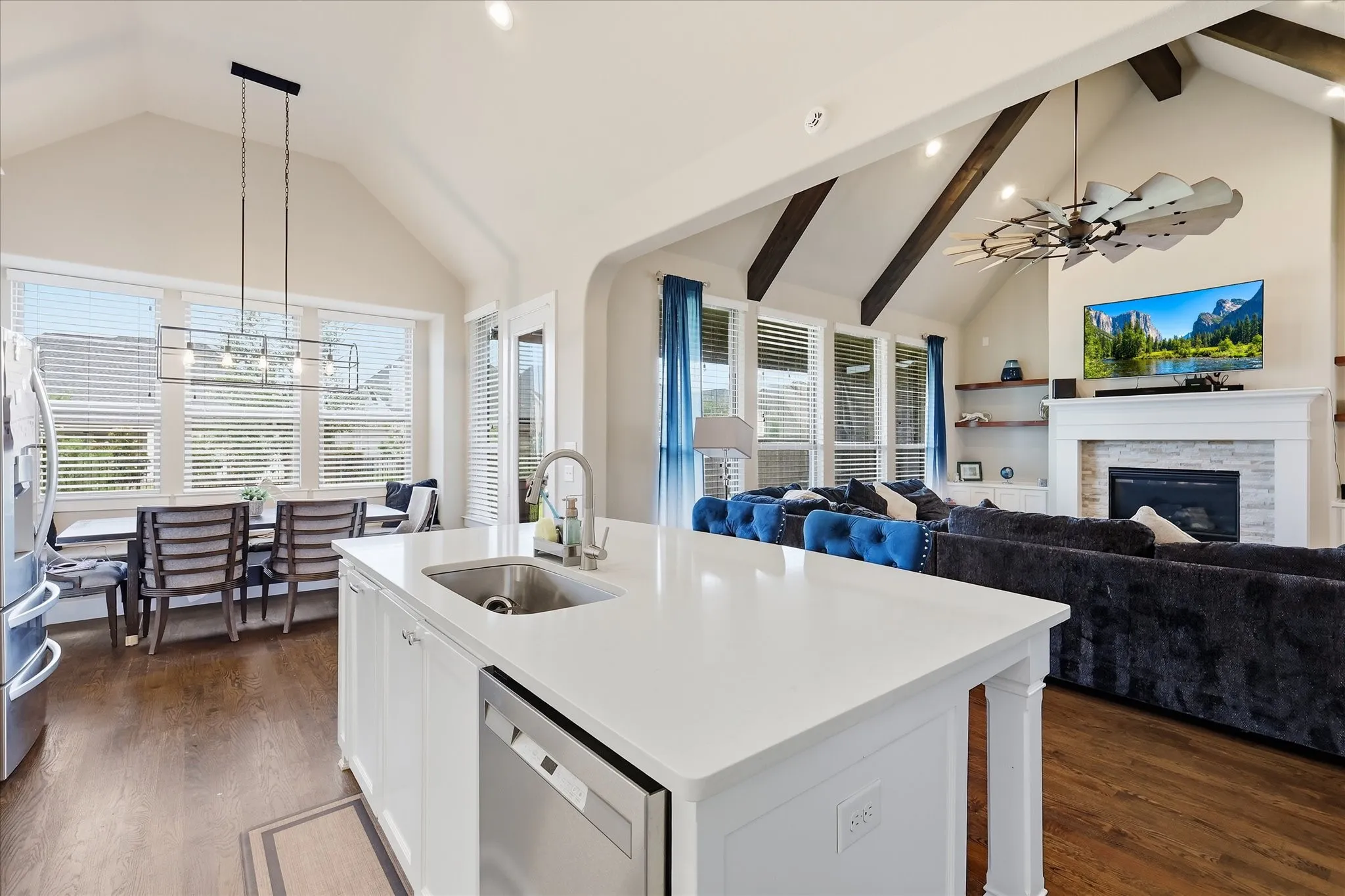 Single Family Residence For Sale in Collin County , 3383 Waverly Drive, Celina, Texas 75009, 5 Bedroom, 6 Bathroom, 3 Garage spaces, 3,932 Sqft, built in 2018, mls#21346178, Real Estate Agent in Celina, Homes For Sale in Collin county, Homes For Sale in Celina, Realtor in Celina Texas, Real Estate Brokerage Independent Realty Texas, Luminita Cordes Realtor